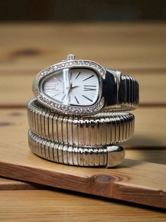 Ayollar uchun Bvlgari Serpenti soati — ikki ilonli nafis dizayn