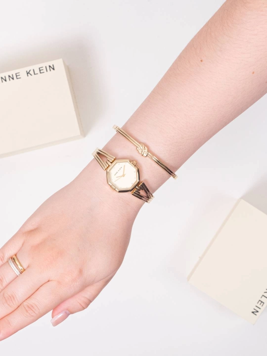 Ayollar qo'l soati Anne Klein AK5418, bilaguzuk bilan to'plam