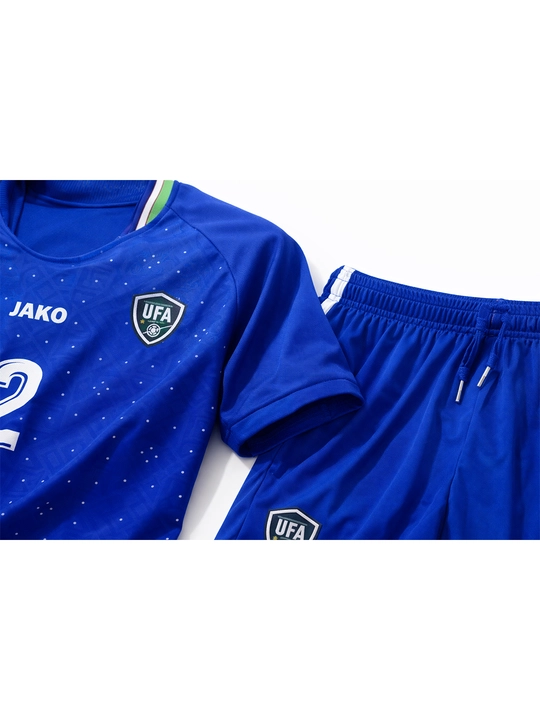 Oʻzbekiston terma jamoasi bolalar futbol formasi: yengil nafas oluvchi va oyin uchun qulay