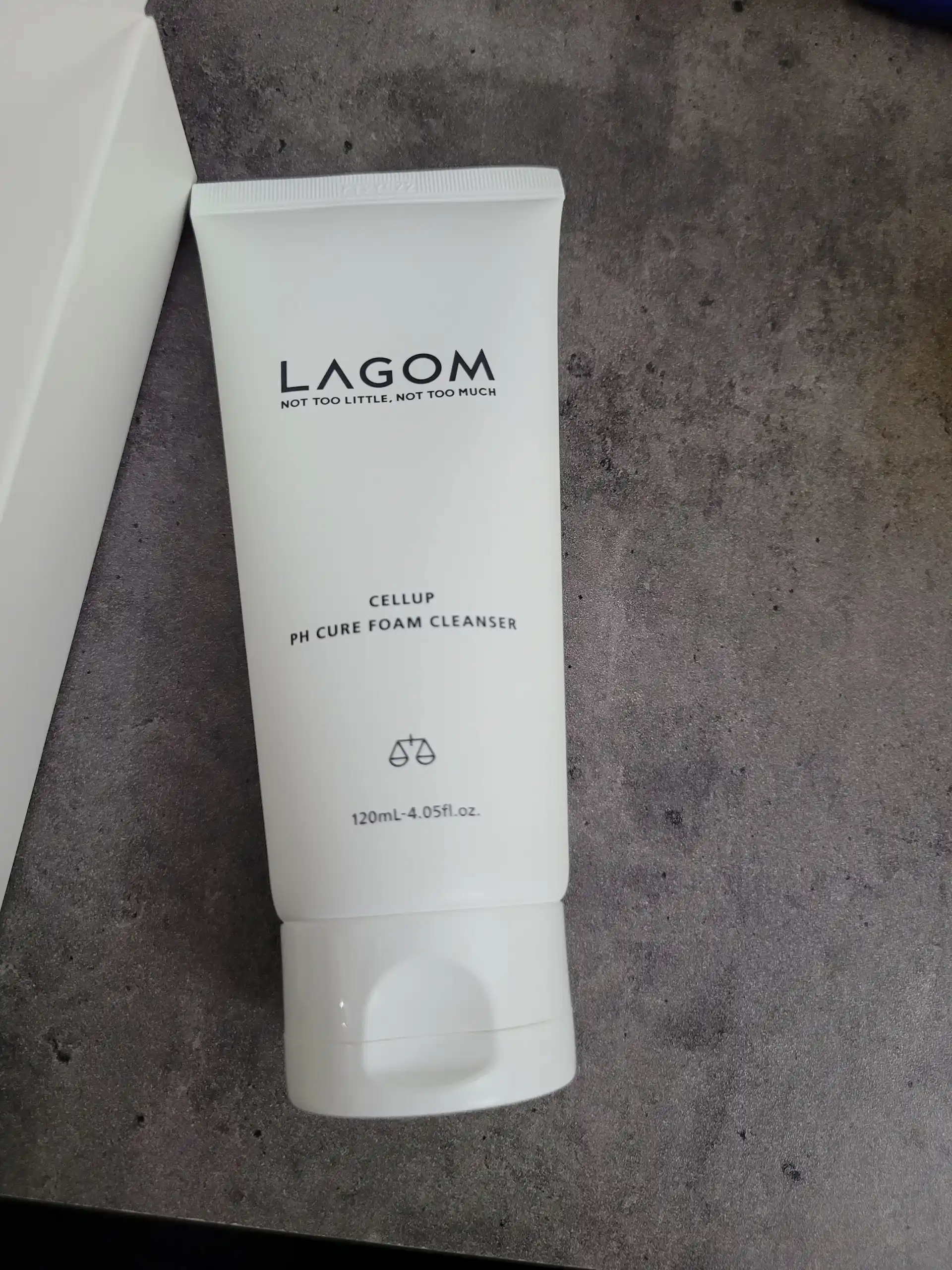 Normal, yog'li, ta'sirchan yuzlarga yuz yuvish ko'pigi, Lagom Cellup Ph Cure Foam Cleanser