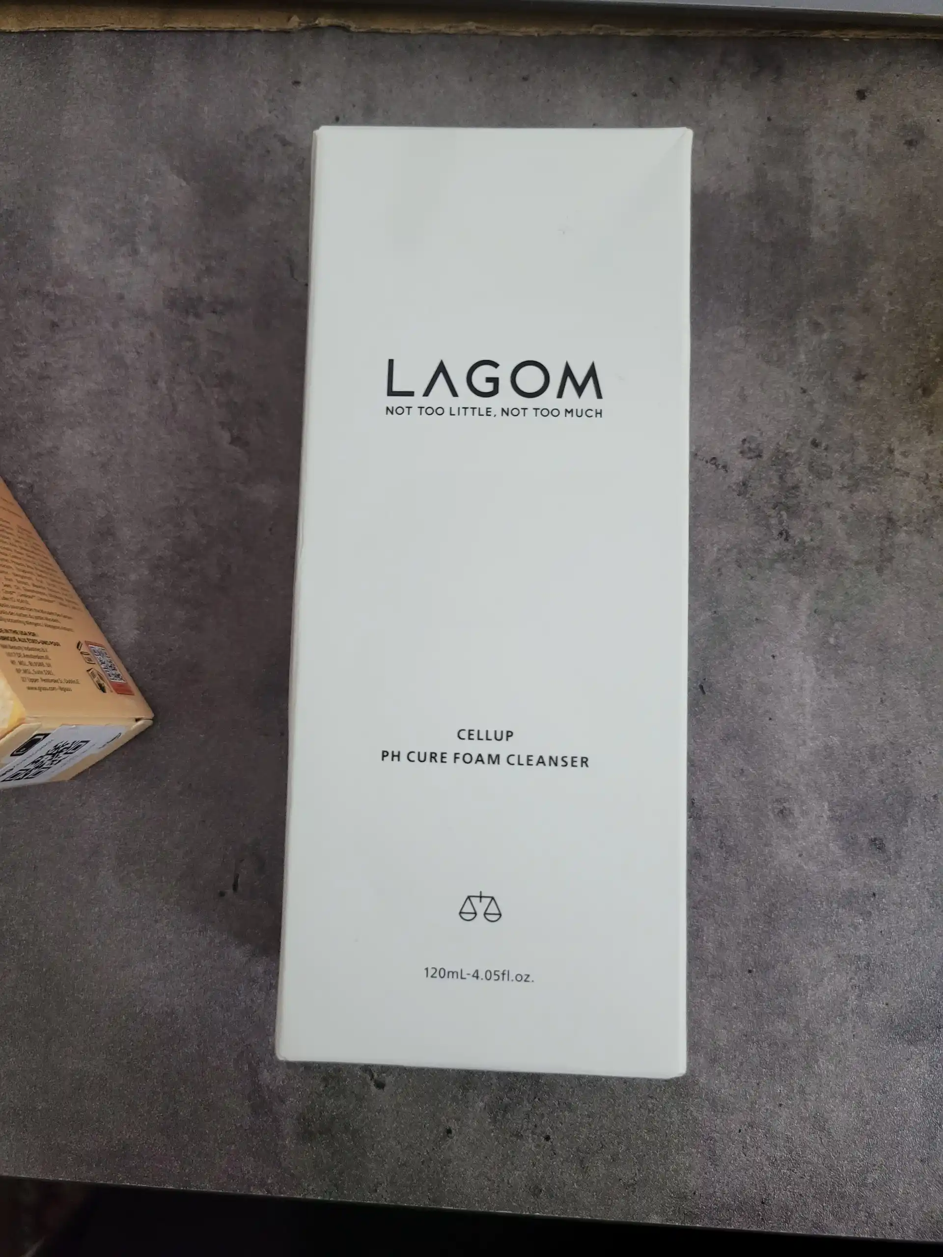 Normal, yog'li, ta'sirchan yuzlarga yuz yuvish ko'pigi, Lagom Cellup Ph Cure Foam Cleanser