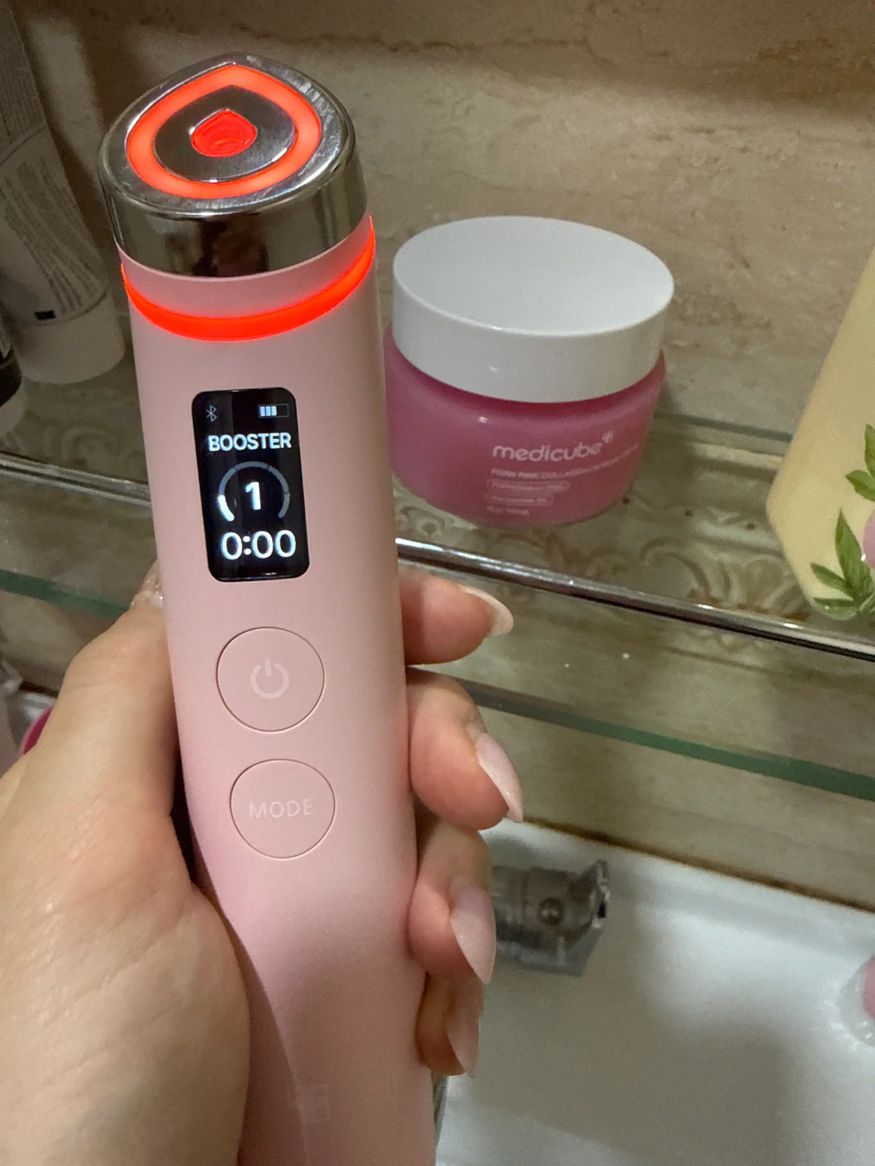 Uy sharoitida professional teri parvarish qurilmasi Medicube Age-R Booster Pro