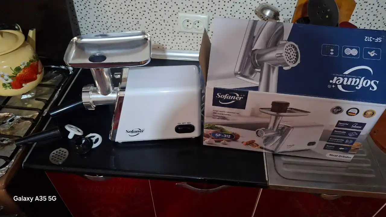 Elektr gosht maydalagich Sofaner SF-312 4000 Vt, quvvatli kolbasa va qiyma nasadkalari bilan