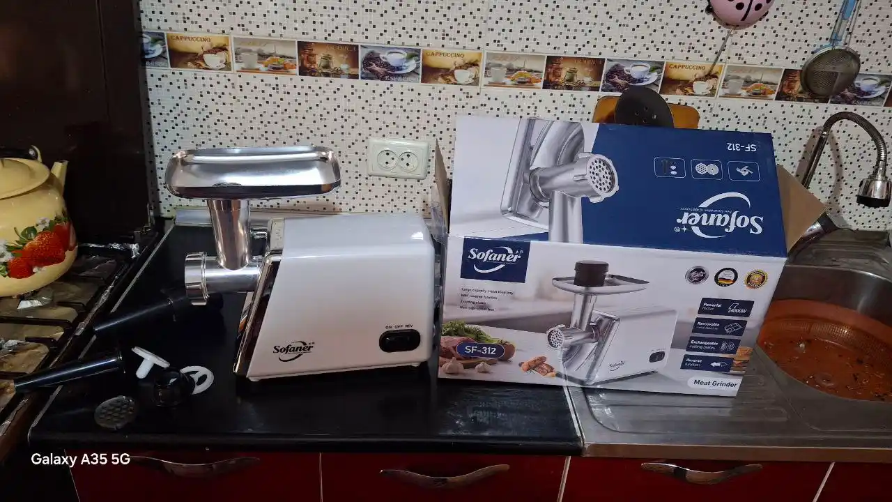 Elektr gosht maydalagich Sofaner SF-312 4000 Vt, quvvatli kolbasa va qiyma nasadkalari bilan