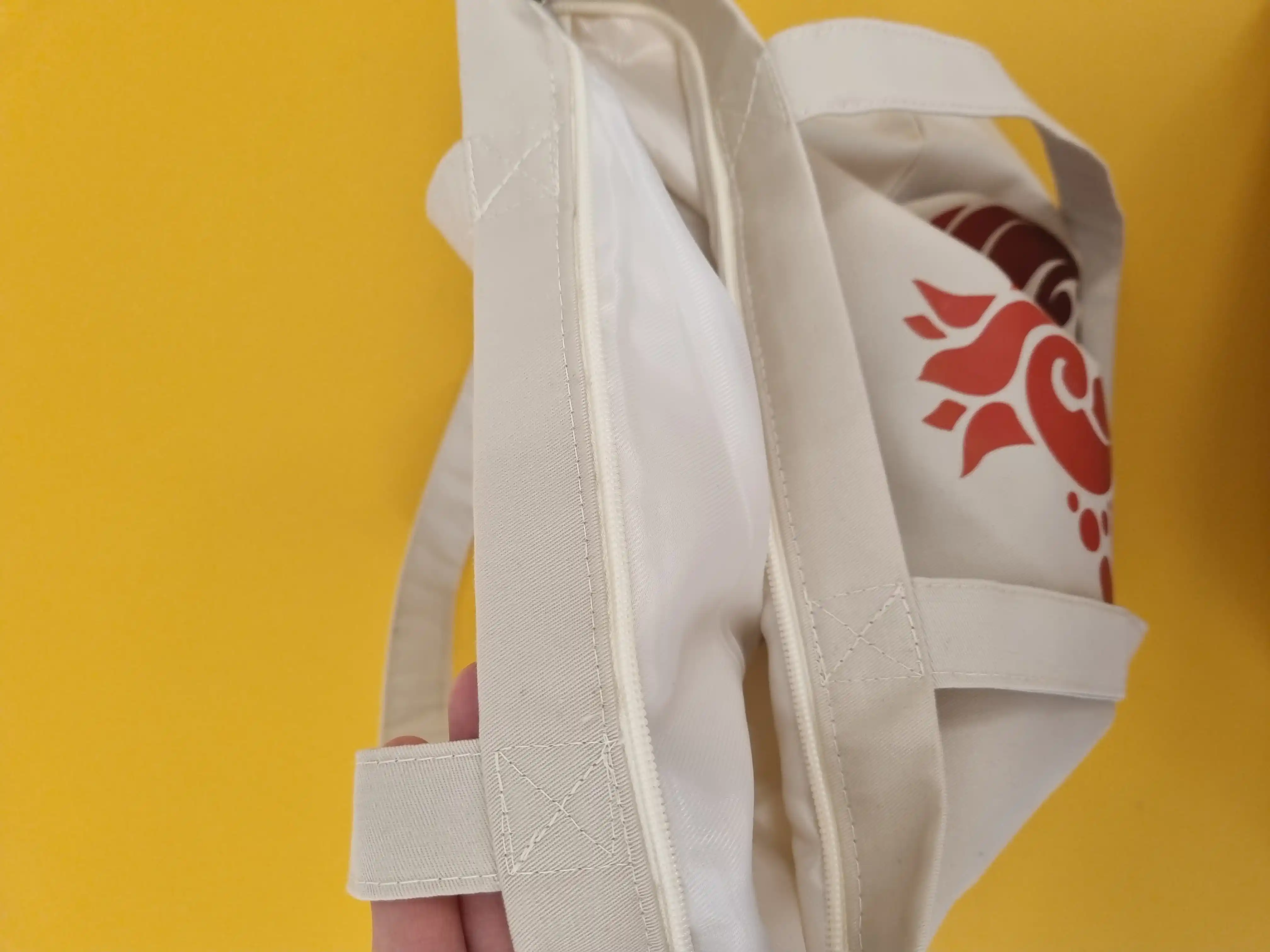 Ayollar sumkasi shopper, Moziy