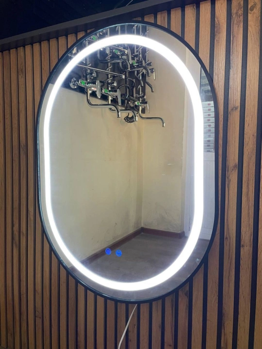 LED oyna 80×60 sm, isitgichli, vaqt va harorat ko‘rsatkichi bilan