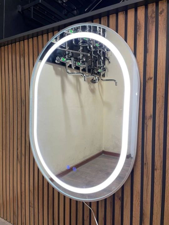 LED oyna 80×60 sm, isitgichli, vaqt va harorat ko‘rsatkichi bilan