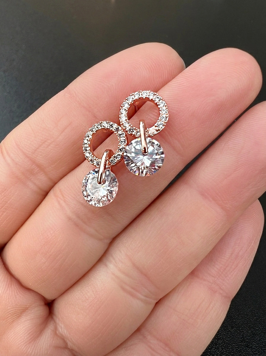 Серьги женские - круглые сережки гвоздики с кристаллами, бижутерия Amadora