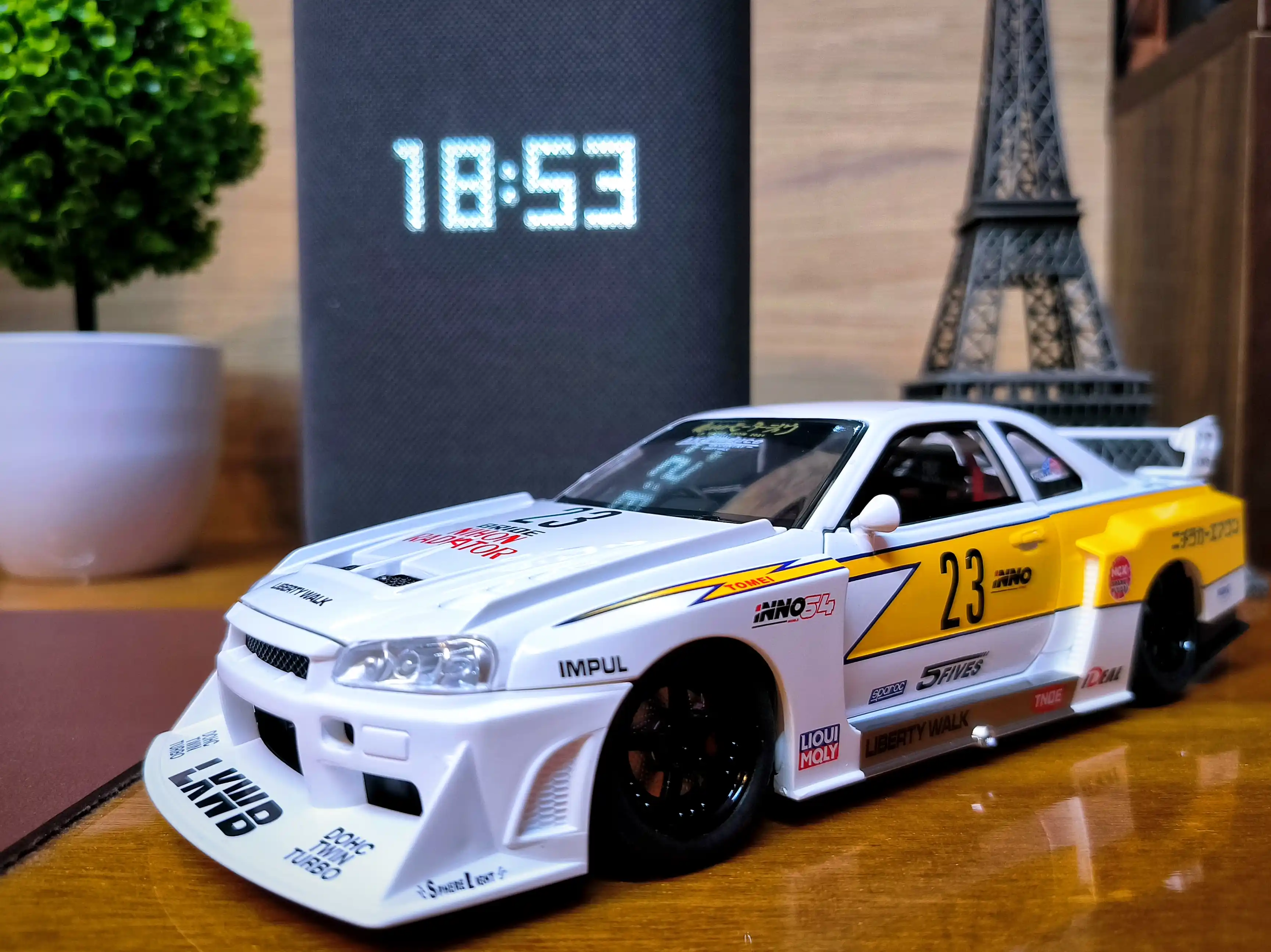 O'yinchoq metall mashinasi Mercedes-Benz AMG 6.3, Nissan Skyline GTR "Jinlifang" 1:24