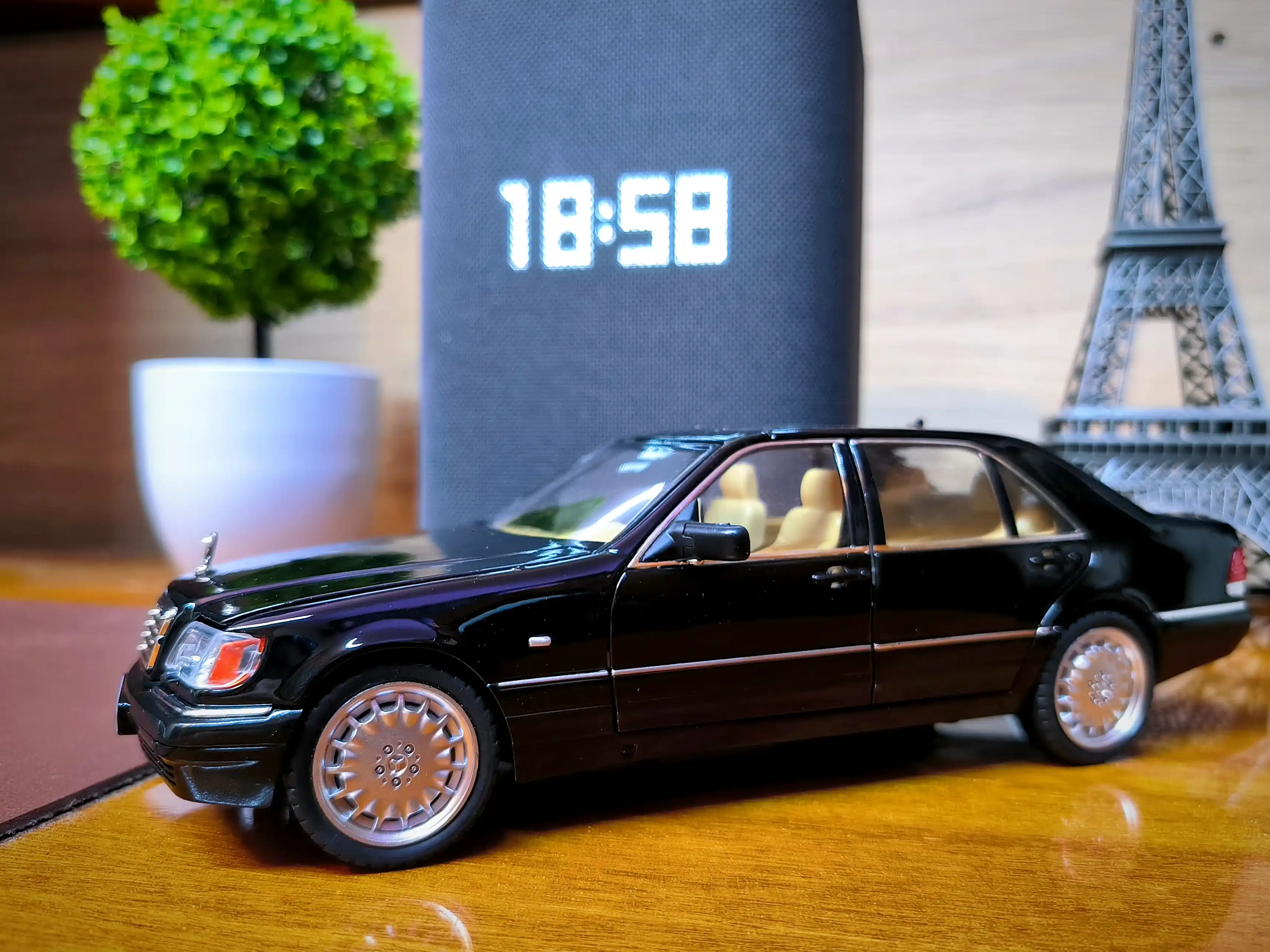 O'yinchoq metall mashinasi Mercedes-Benz AMG 6.3, Nissan Skyline GTR "Jinlifang" 1:24