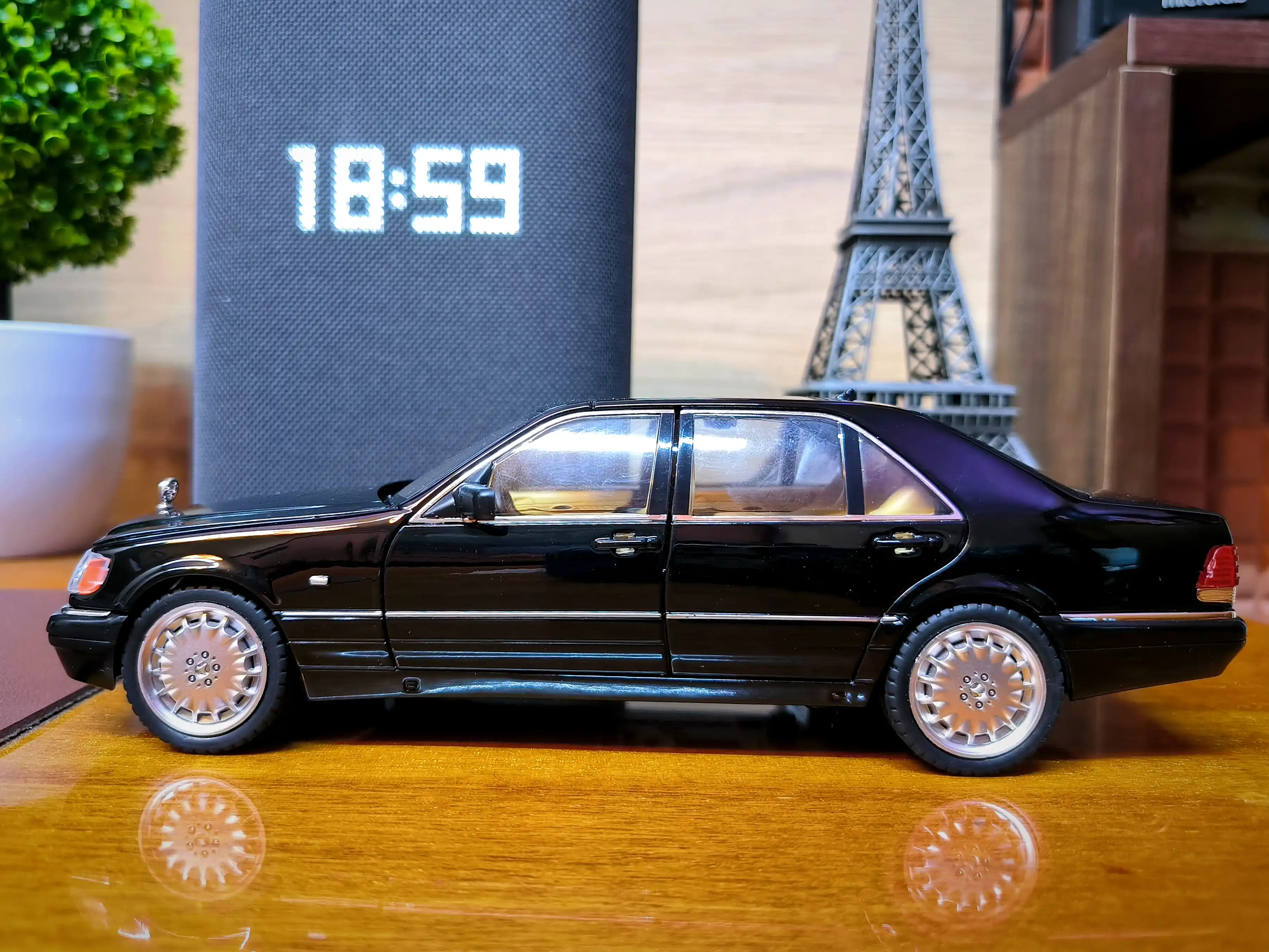 O'yinchoq metall mashinasi Mercedes-Benz AMG 6.3, Nissan Skyline GTR "Jinlifang" 1:24