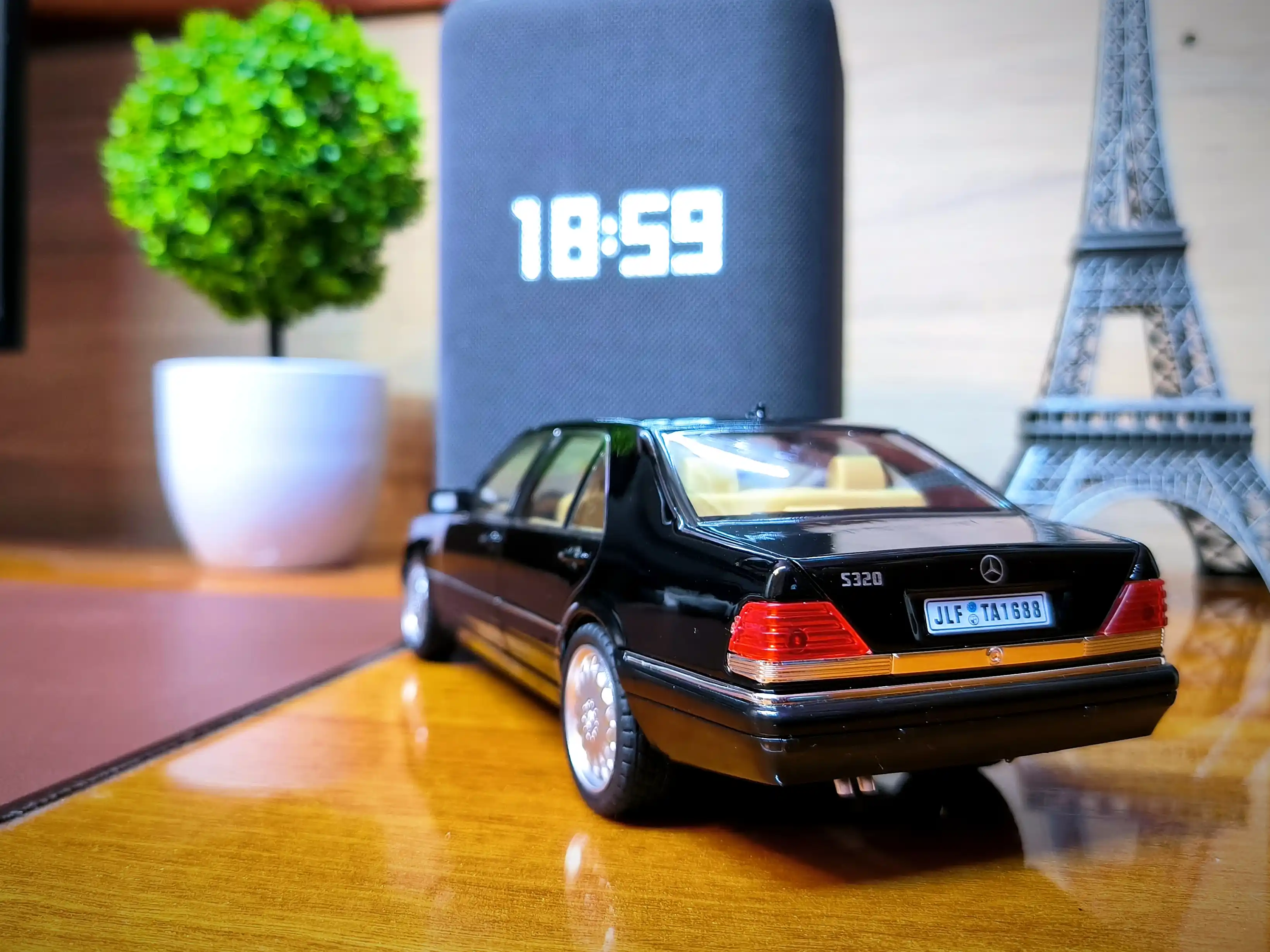 O'yinchoq metall mashinasi Mercedes-Benz AMG 6.3, Nissan Skyline GTR "Jinlifang" 1:24