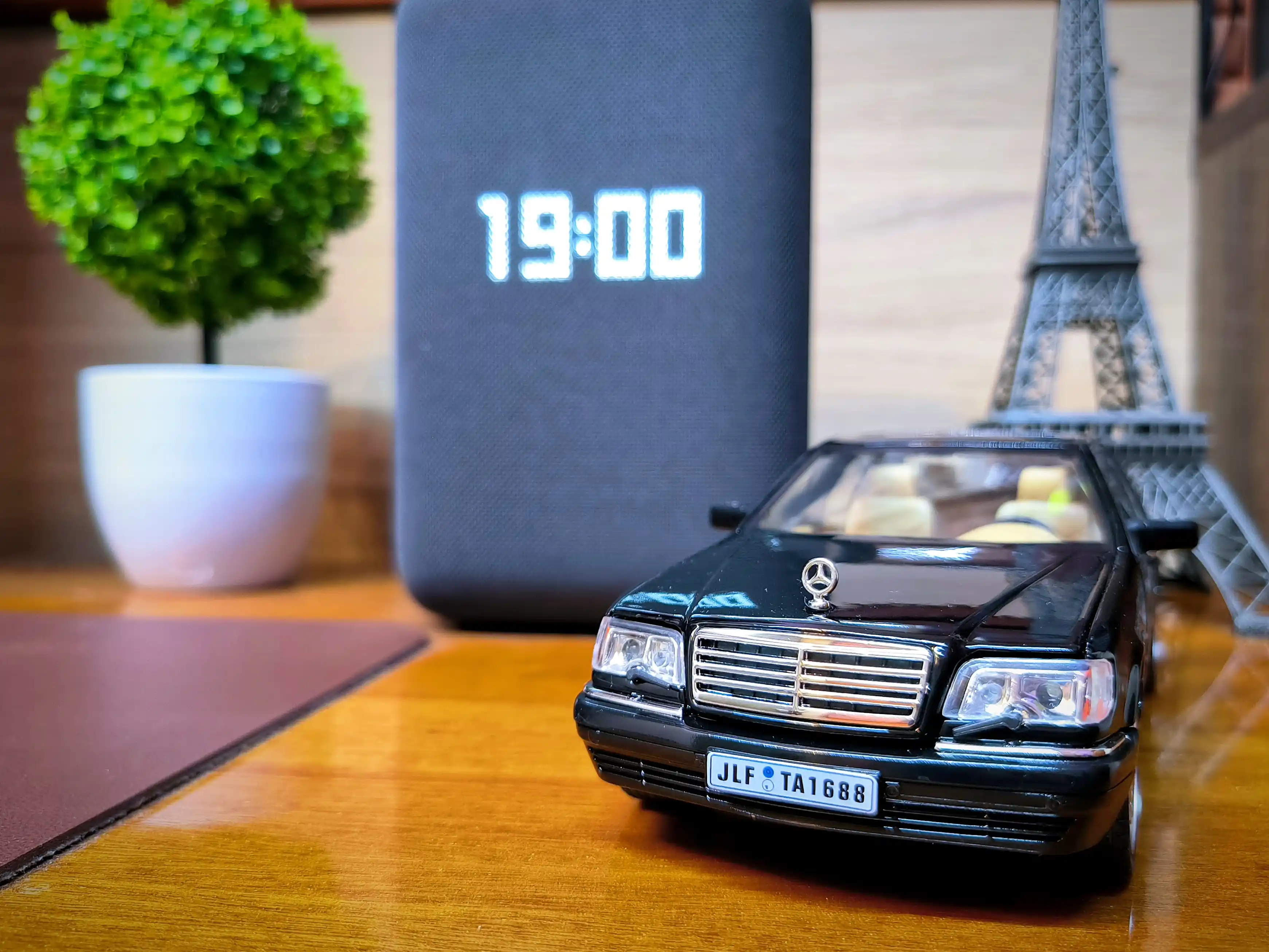 O'yinchoq metall mashinasi Mercedes-Benz AMG 6.3, Nissan Skyline GTR "Jinlifang" 1:24