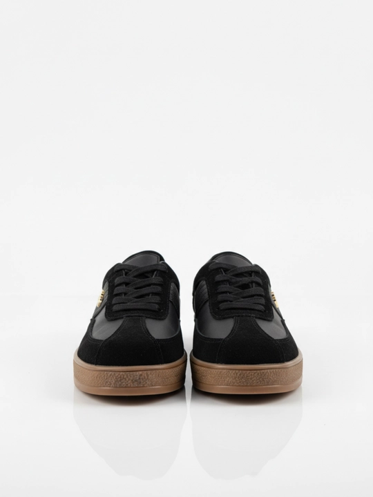 Chunky Gum Sole Street logotipi tushirilgan krossovkalar