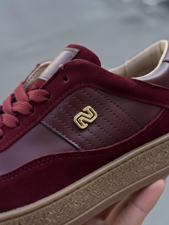 Chunky Gum Sole Street logotipi tushirilgan krossovkalar