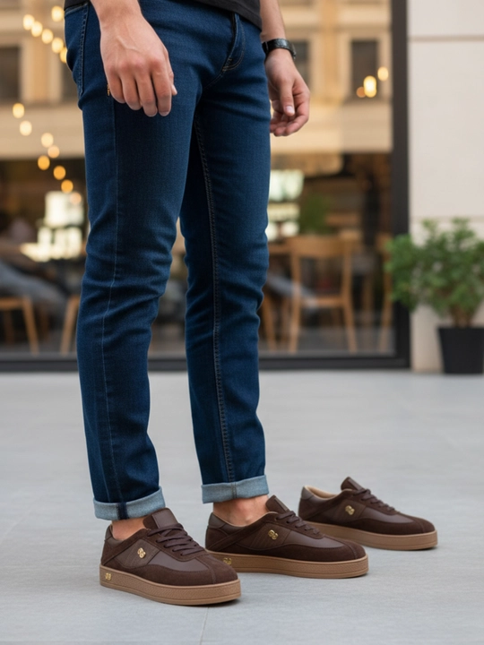 Chunky Gum Sole Street logotipi tushirilgan krossovkalar