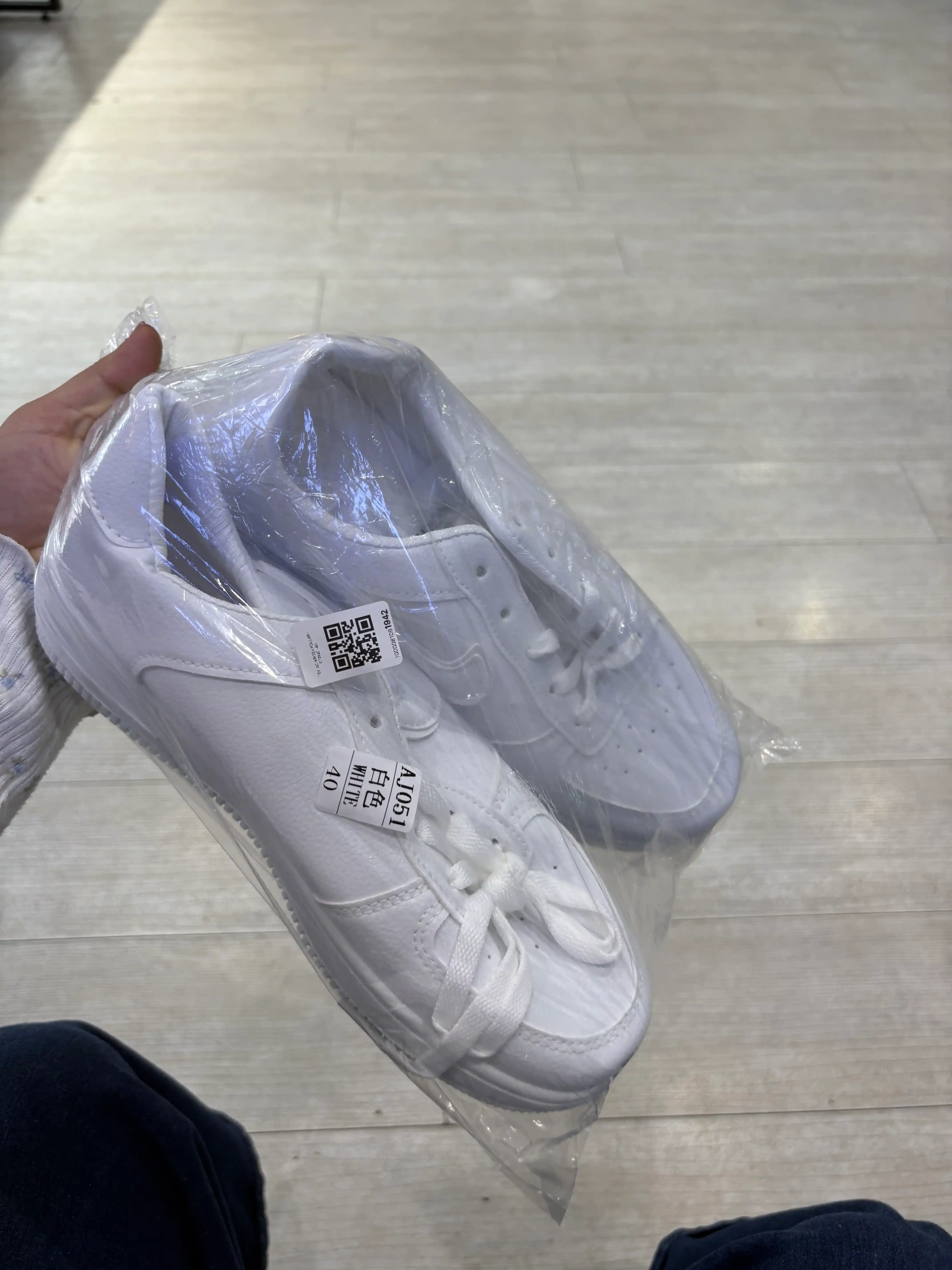Nike’dan har qanday ob-havo uchun yumshoq va qulay oq AIR FORCE krossovkalari