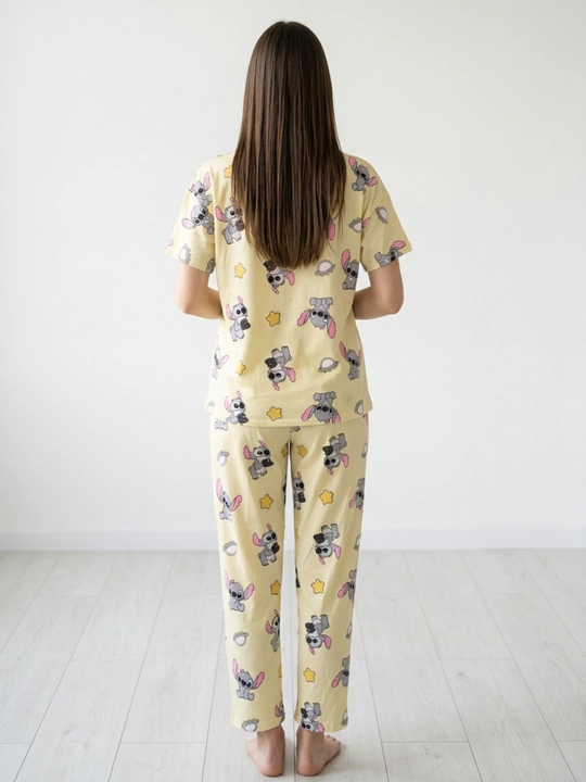 Ayollar pijamasi, 3 tasi 1 da - shortik, shim va futbolka, ayollar uchun uy kiyimi