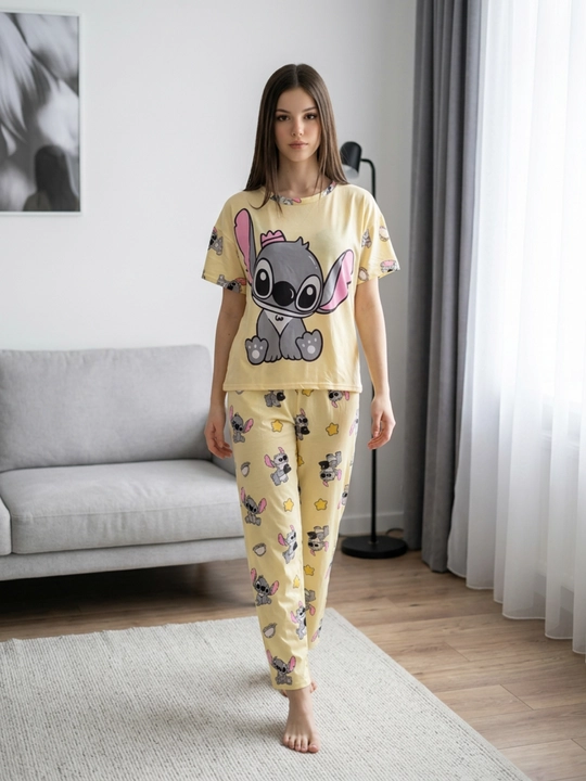 Ayollar pijamasi, 3 tasi 1 da - shortik, shim va futbolka, ayollar uchun uy kiyimi