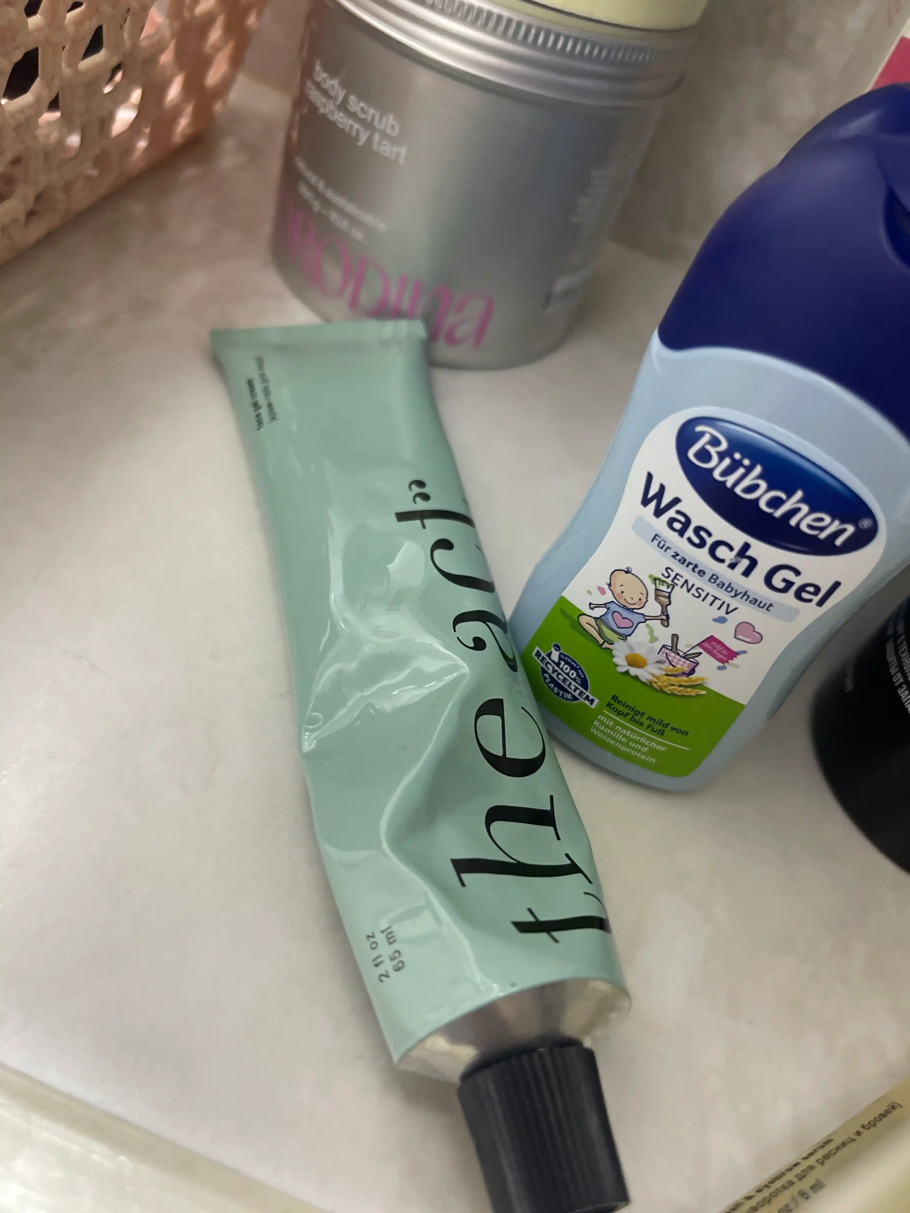 The Act yuz uchun krem-gel, namlantiruvchi, gialuron kislotasi bilan, 65 ml