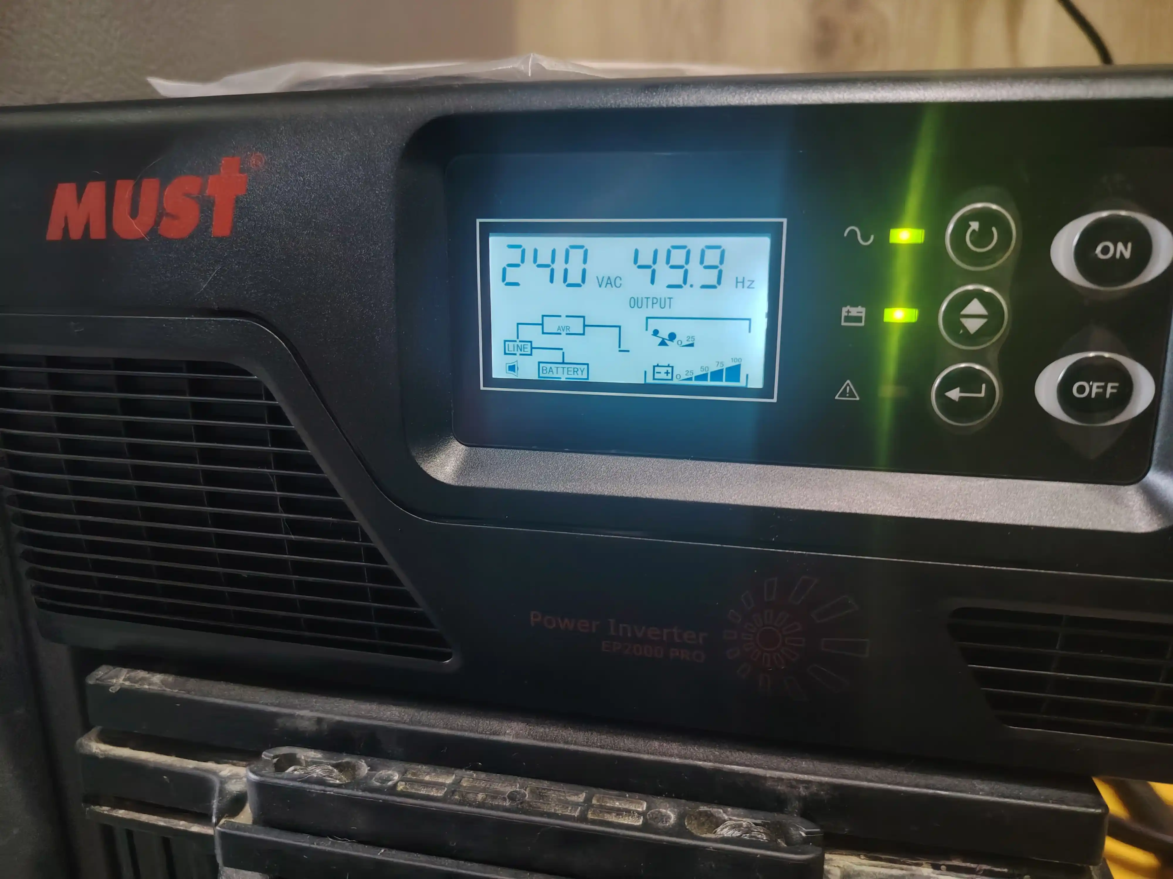 Инвертор 1000Вт- 12В "MUST"