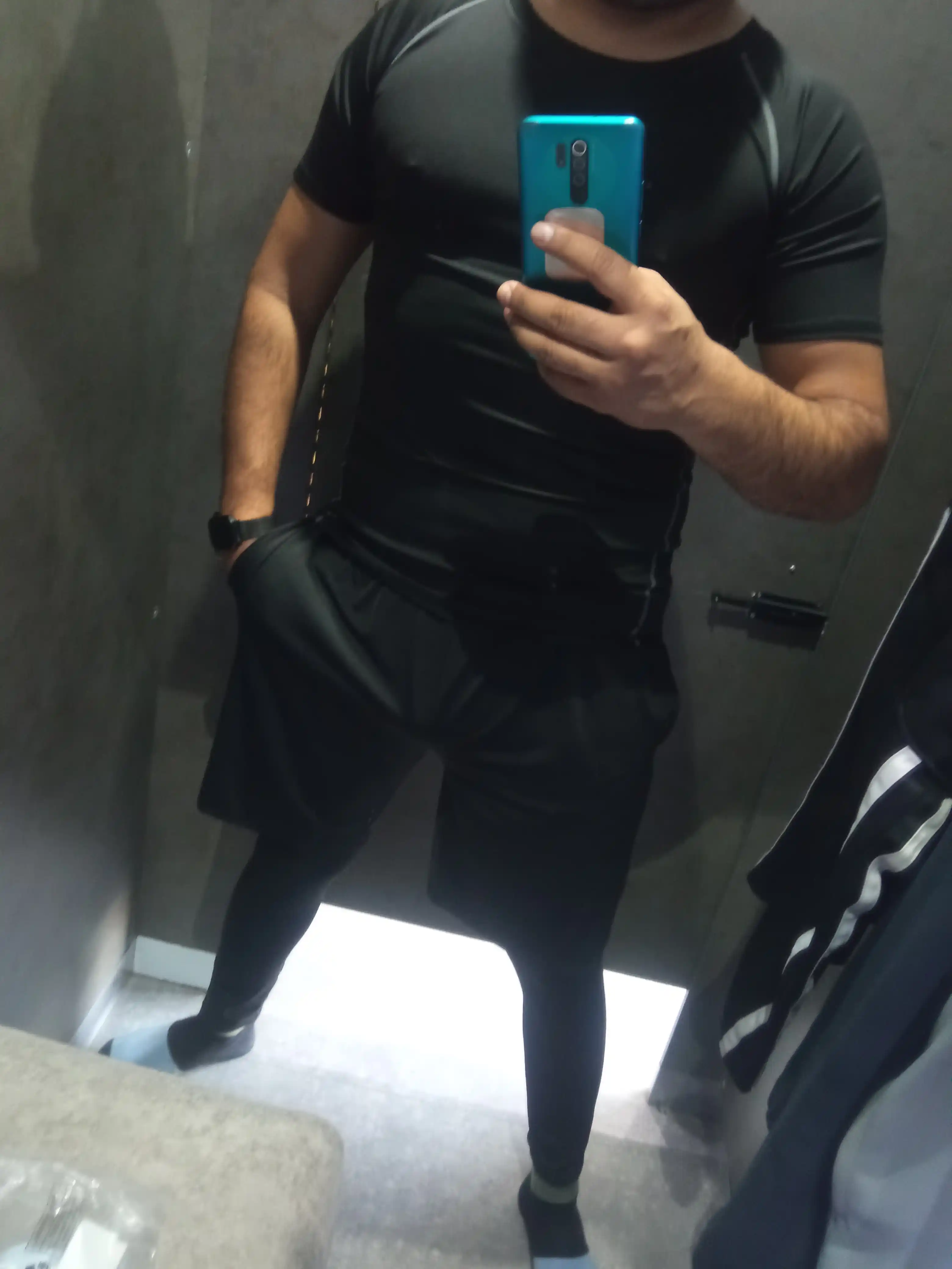 Rashgard erkaklar uchun 3 tasi 1 da, fitness uchun sport kiyimi, zal va yugirish uchun
