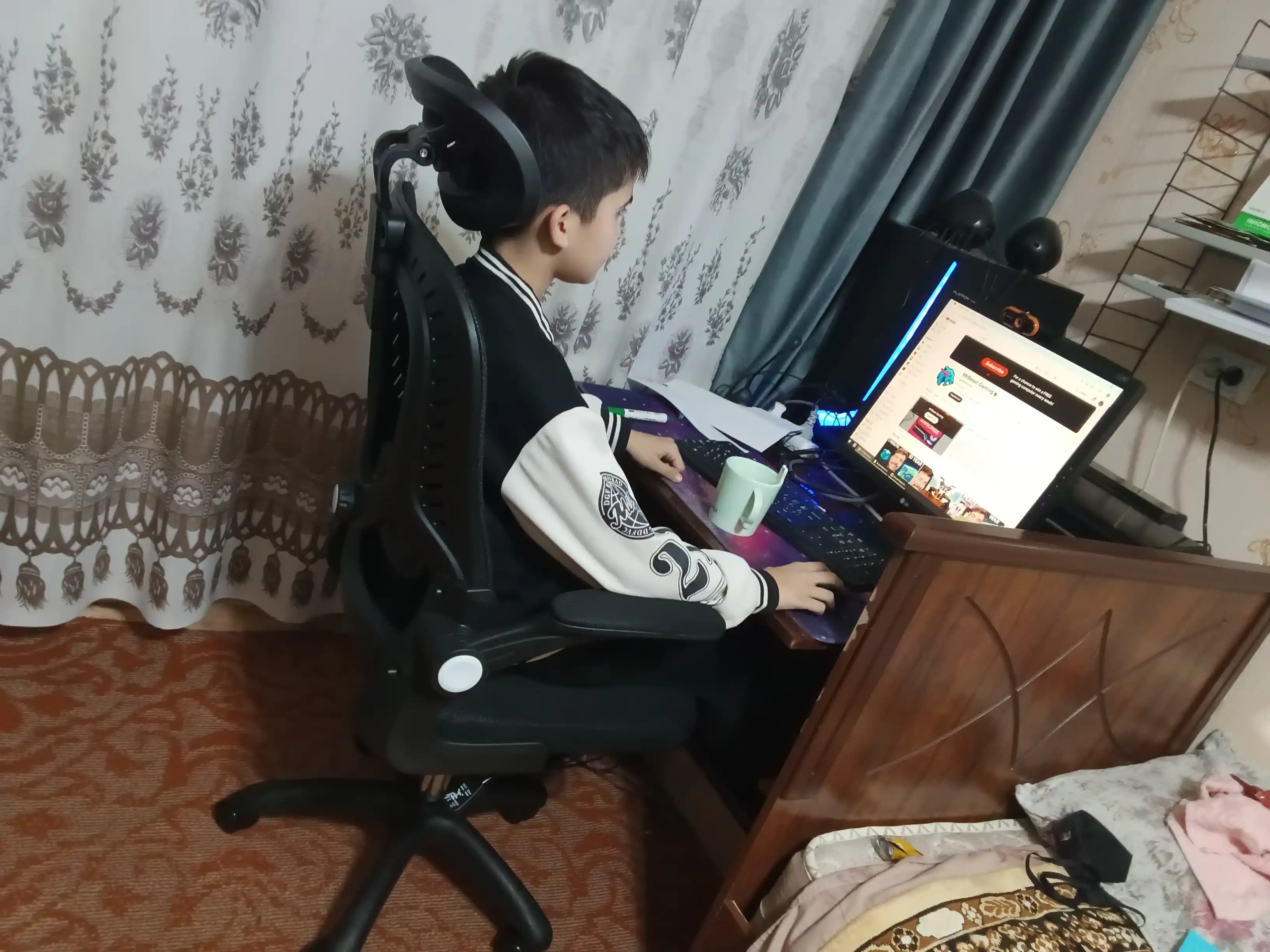 Ofis kreslosi, geymerlar uchun, ergonomik, sozlanadigan suyanchiq, bosh uchun taglik