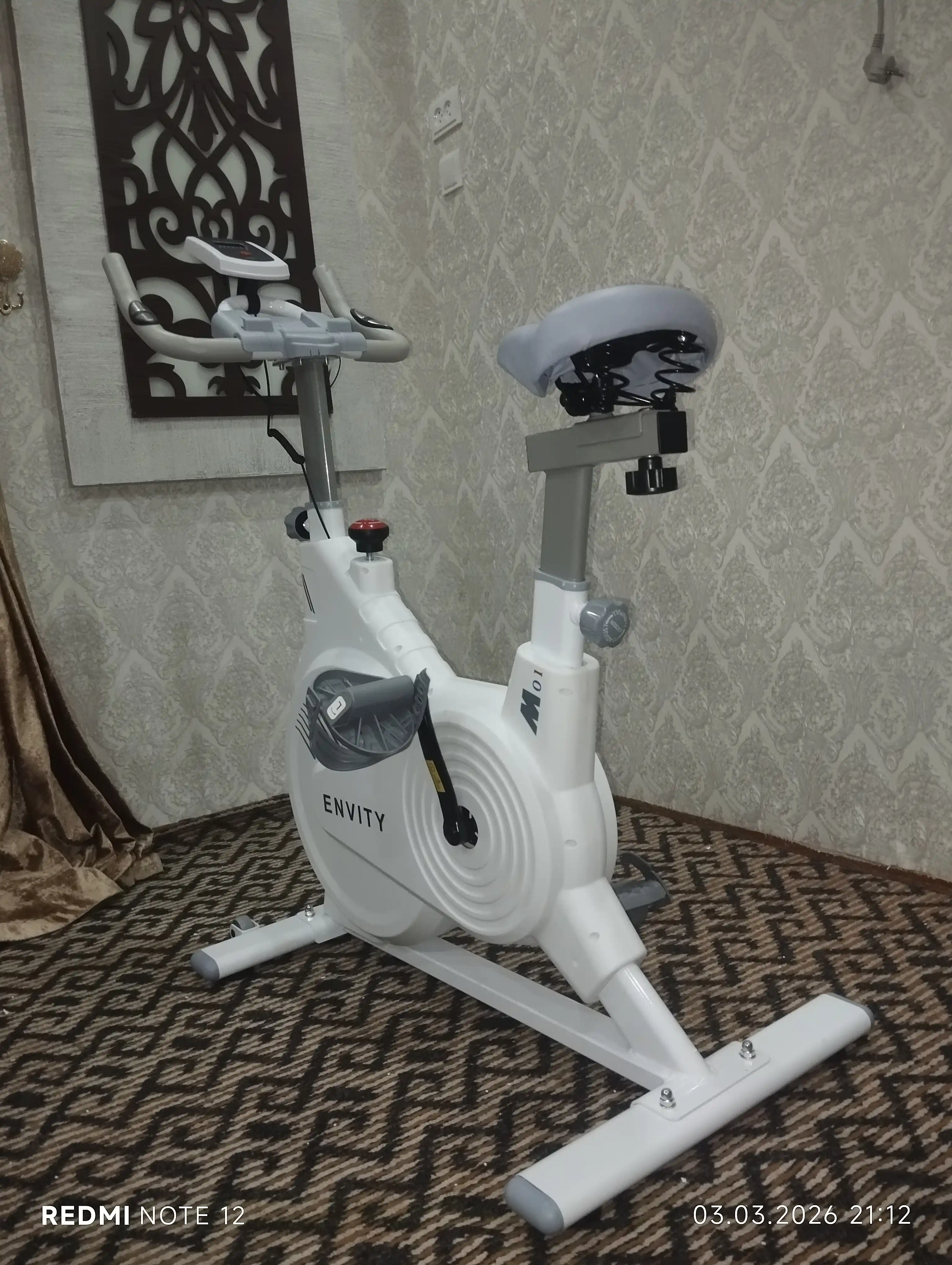 Velotrenajyor EN1618 Spin Bike, 7 kg maxovik, maksimal vazni 130 kg