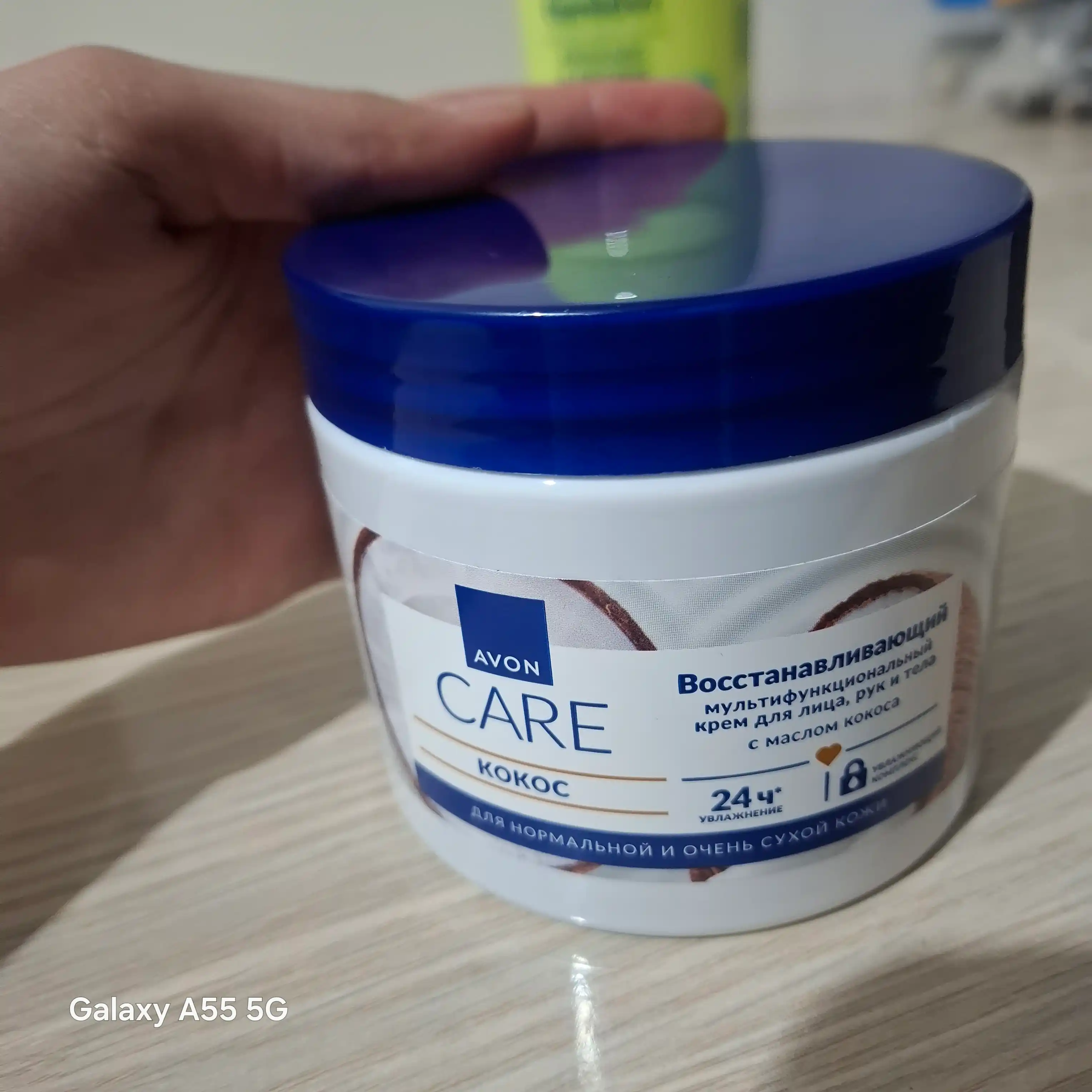 Yuz, qo‘l va tana uchun "Avon" tiklovchi ko‘p funksiyali kremi, kokos moyi bilan, 400 ml