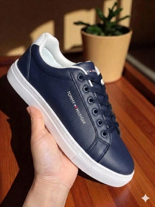 Tommy Hilfiger erkaklar kedasi, o‘lchamlari: 40-44, kattaroq o‘lchamga oling
