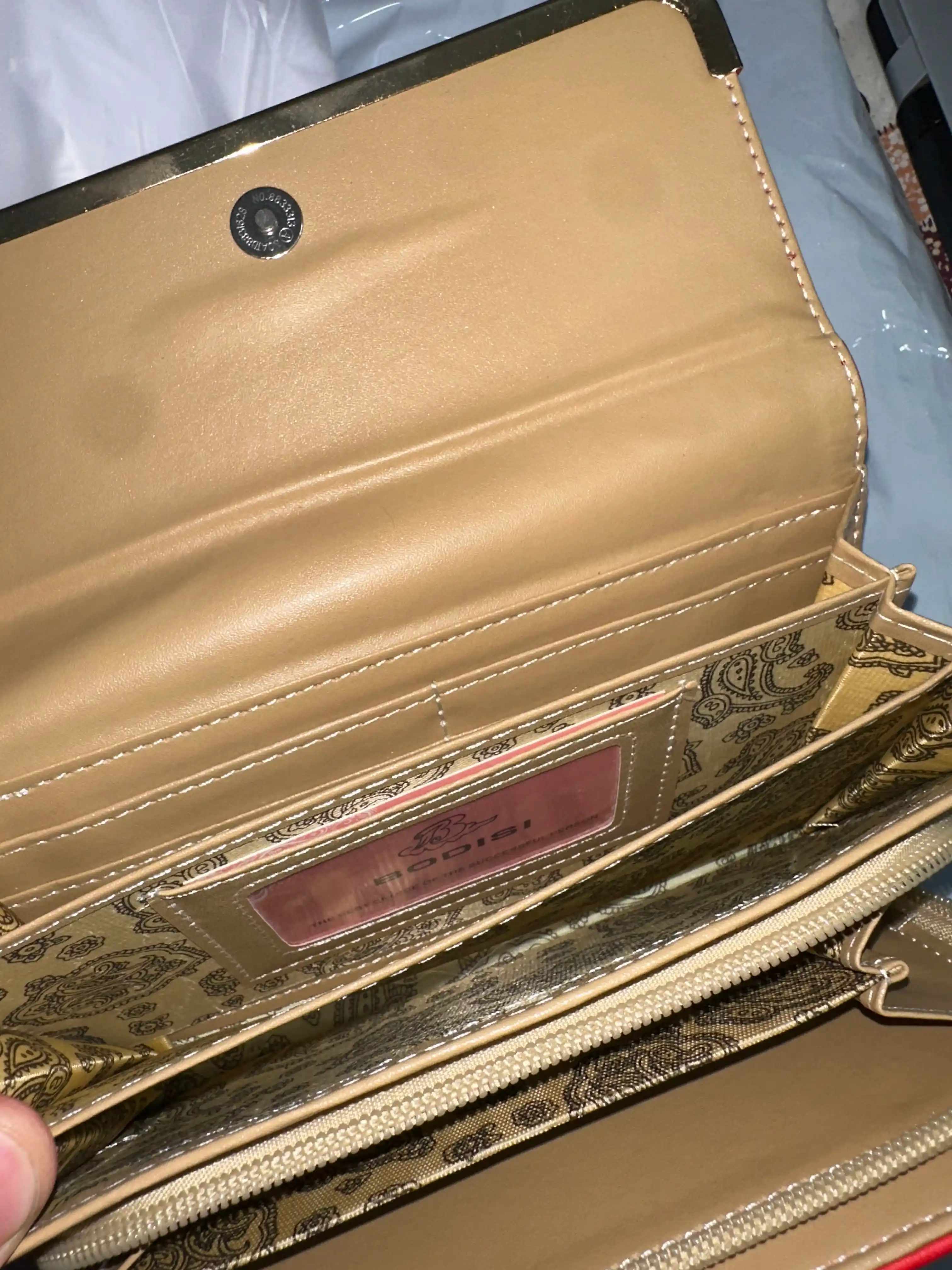Ayollar hamyoni kashelok eko charm, 5+ karta, ID oynali, 3 ta pul bo‘limi