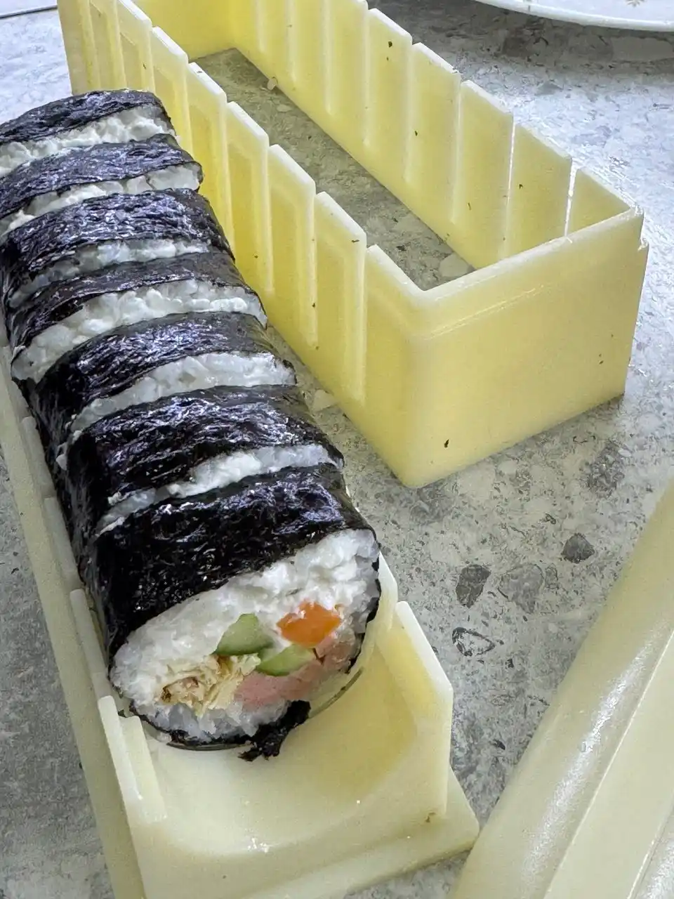 Sushi va rollarni tayyorlash uchun qolip
