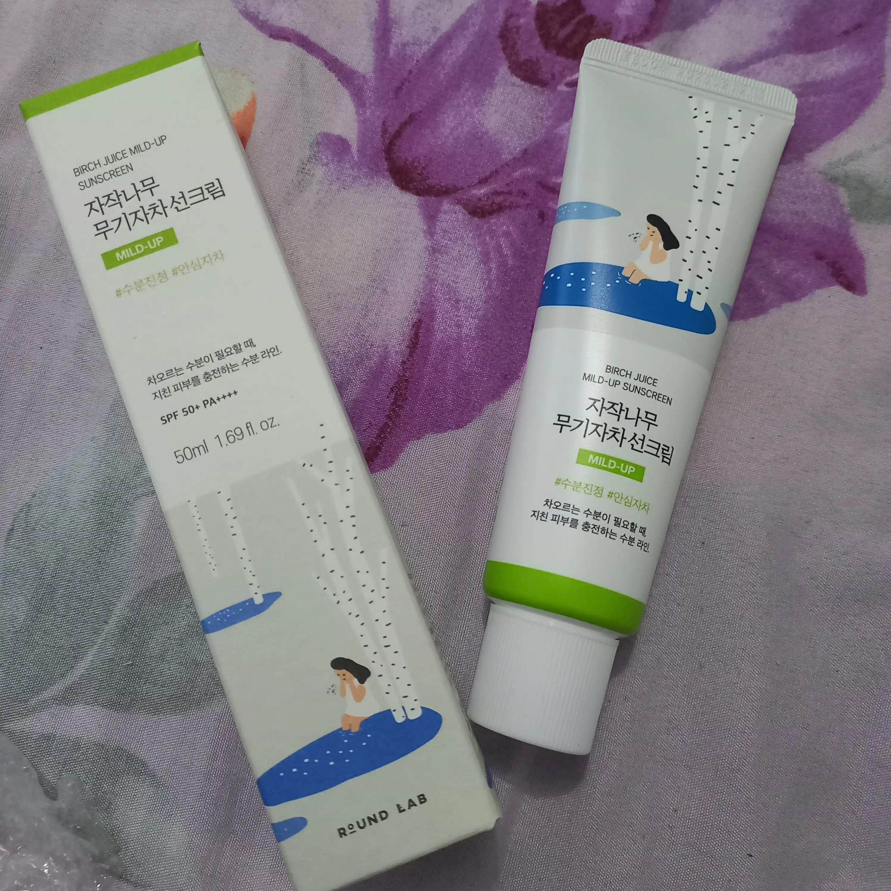 Yog'li teri uchun tinchlantiruv SPF krem Round Lab Birch Juice Moisturizing Mild-Up, 50 ml