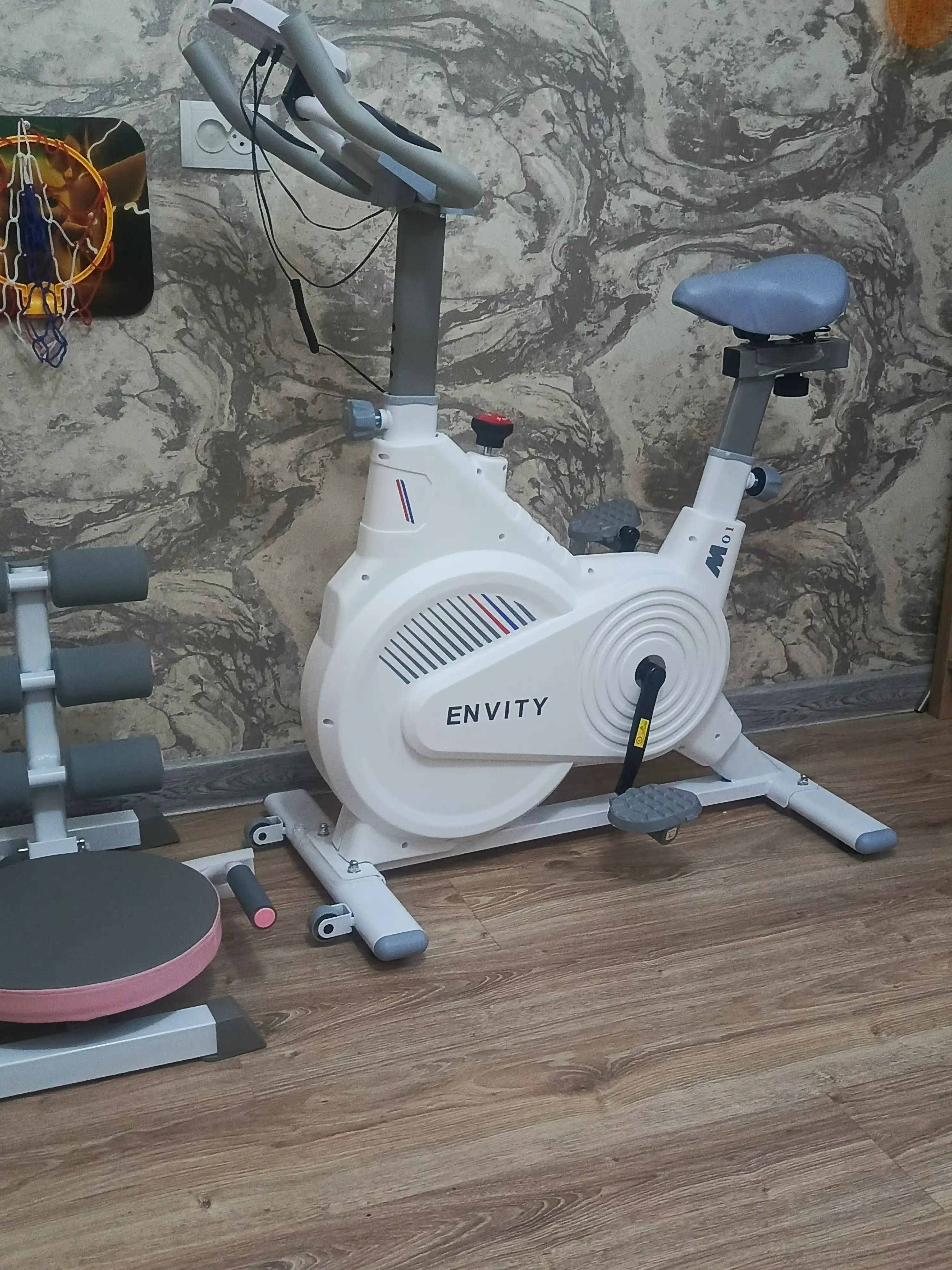 Velotrenajyor EN1618 Spin Bike, 7 kg maxovik, maksimal vazni 130 kg