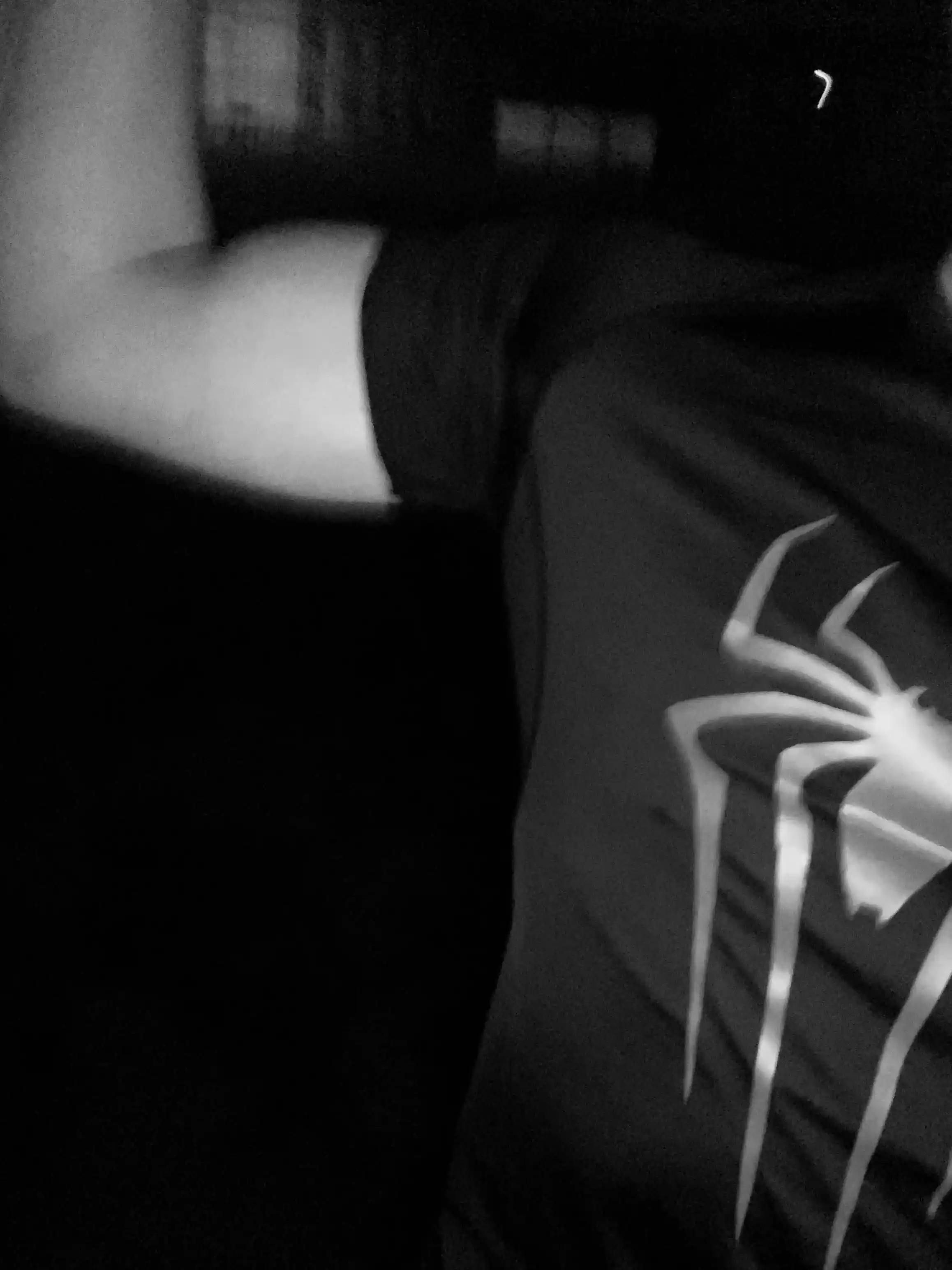 Futbolka va longslivlar fitness va sport uchun