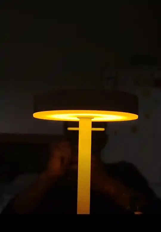 O‘qish uchun stolga o‘rnatiladigan svetodiod lampa