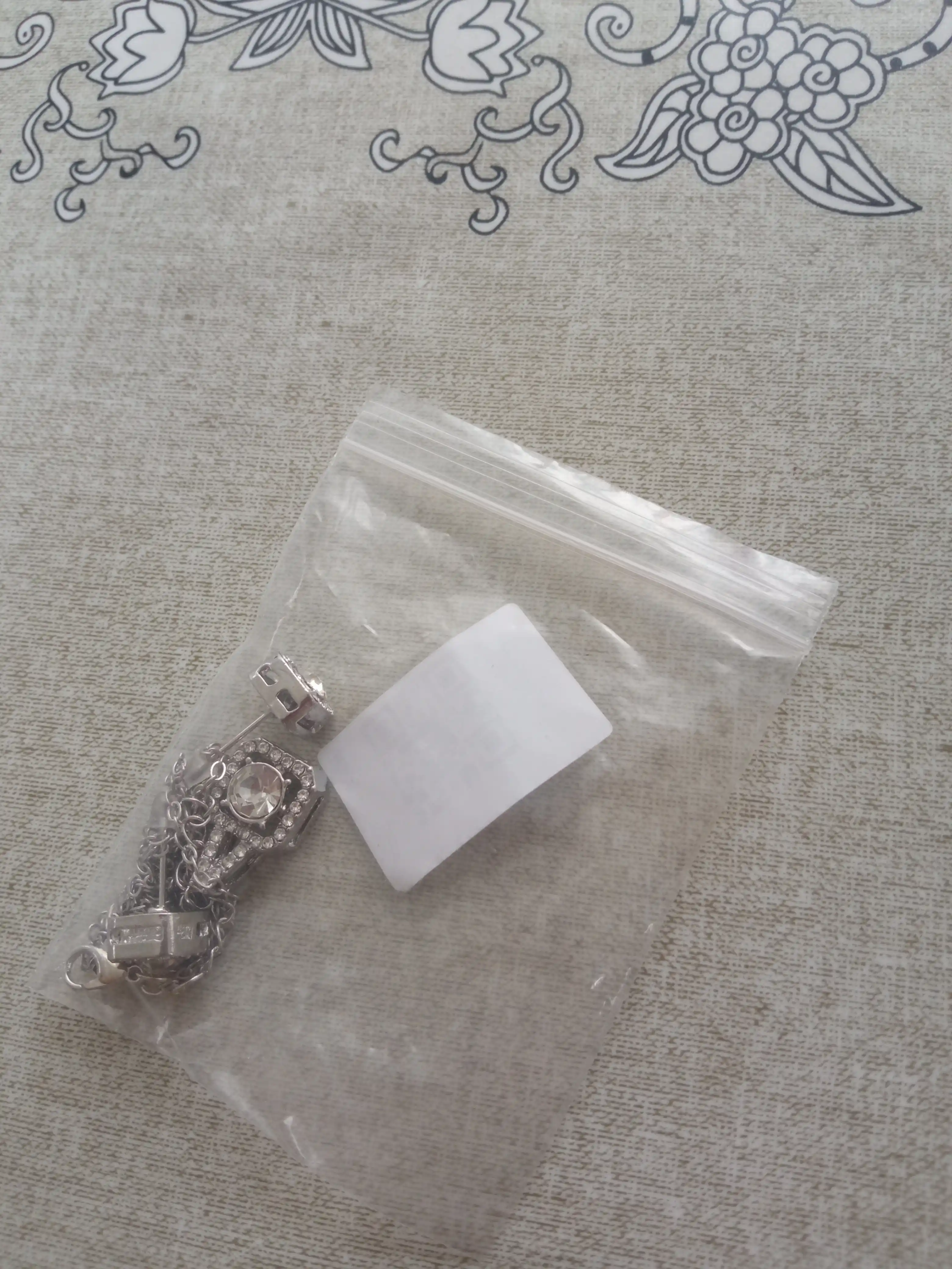 Ayollar taqinchoqlar to‘plami, marjon, zirak, uzuk, taqinchoqlar to‘plami