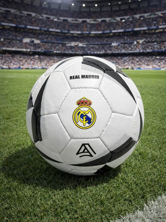 Klub logotiplari tushirilgan 5 o‘lchamli futbol to‘pi