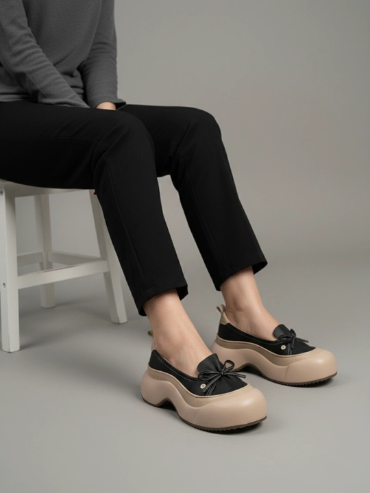 Ayollar uchun platformali krossovkalar, minimalist dizayn, eko-charm