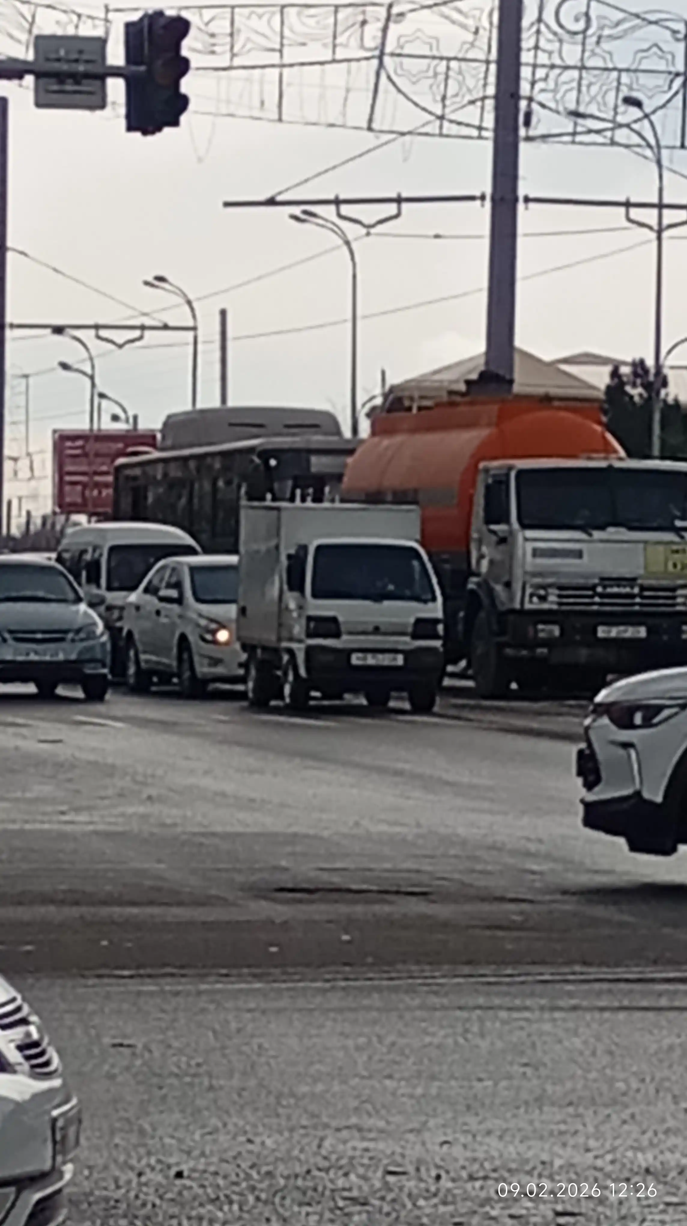 Turli ekranlar, avtomobil faralari va oynalari uchun rangli zirhlangan shaffof plyonkalar