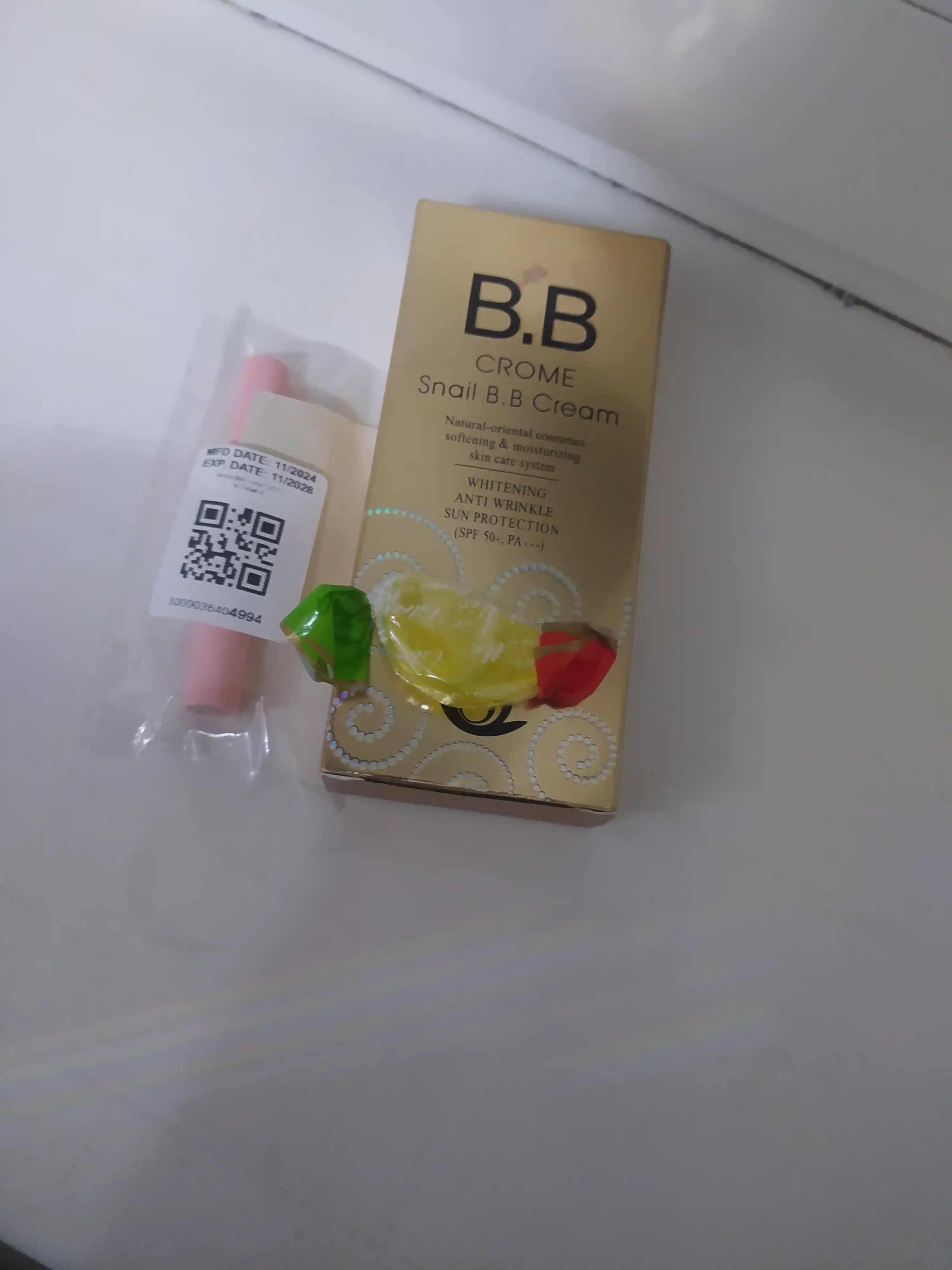 CROME SNAIL SPF50 BB-kremi, makiyaj uchun ko‘p funksiyali oqartiruvchi asos, 50 ml