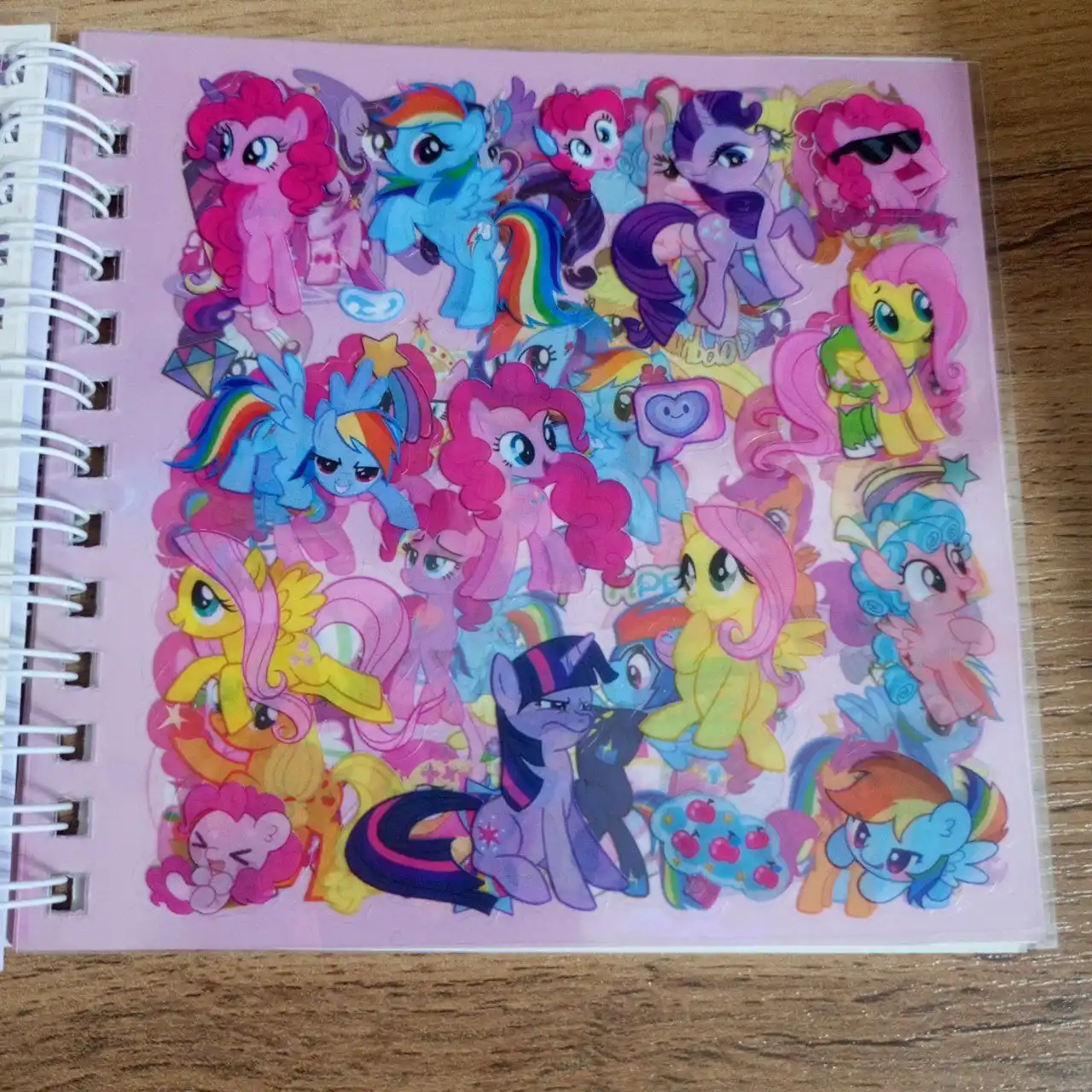 "My Melody" va "Rainbow Pony" ijodiy stiker kitobi - Bolalar uchun ijodiy albom, 24 sahifa