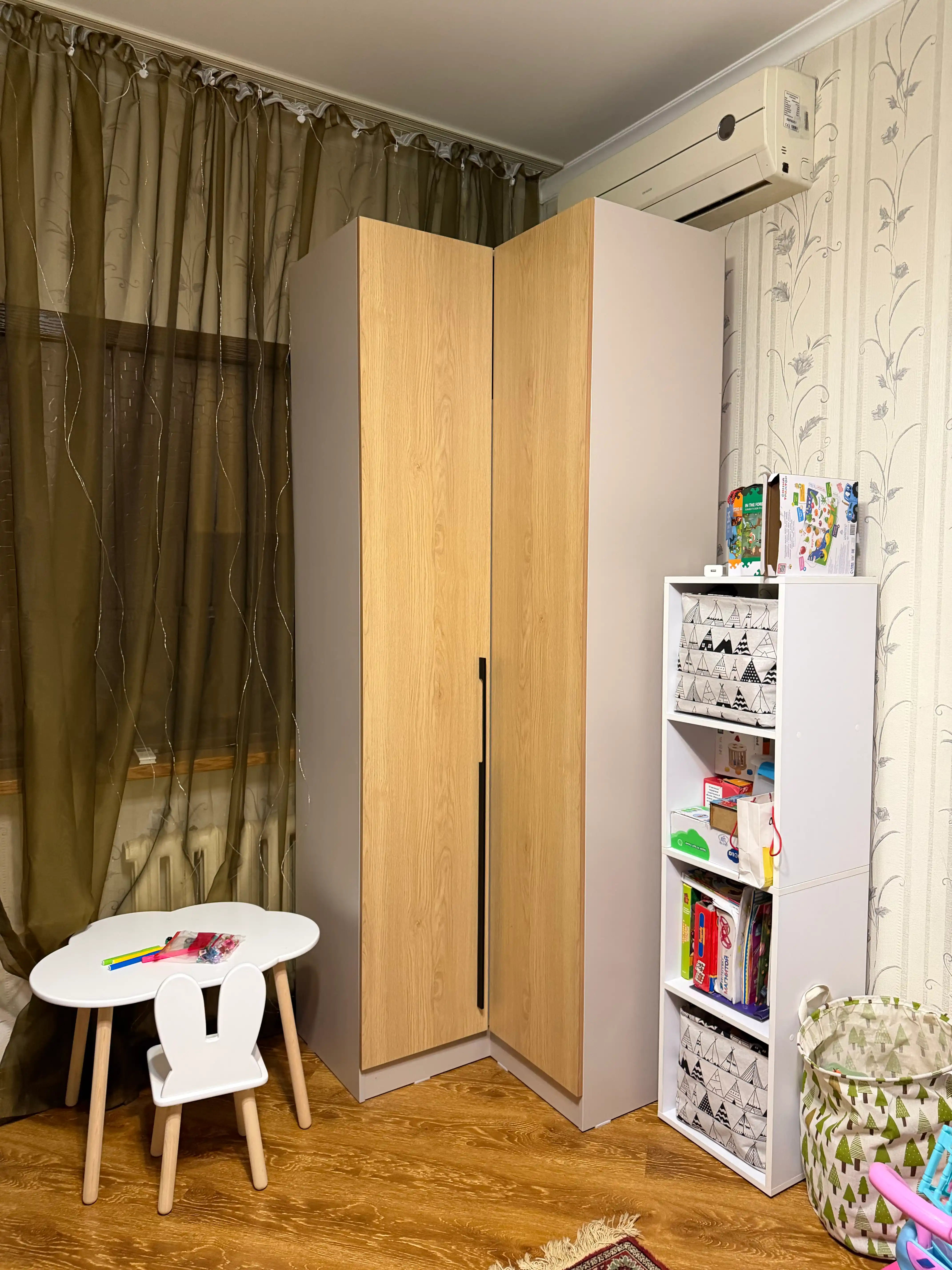 MEBELON burchak shkafi, ochiladigan eshik, keng sig‘imli, 230×82×45 sm