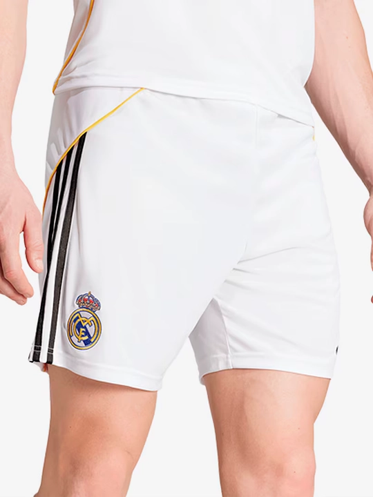 Real Madrid jamoasining 2025/26 mavsum futbol formalari ismingiz bilan