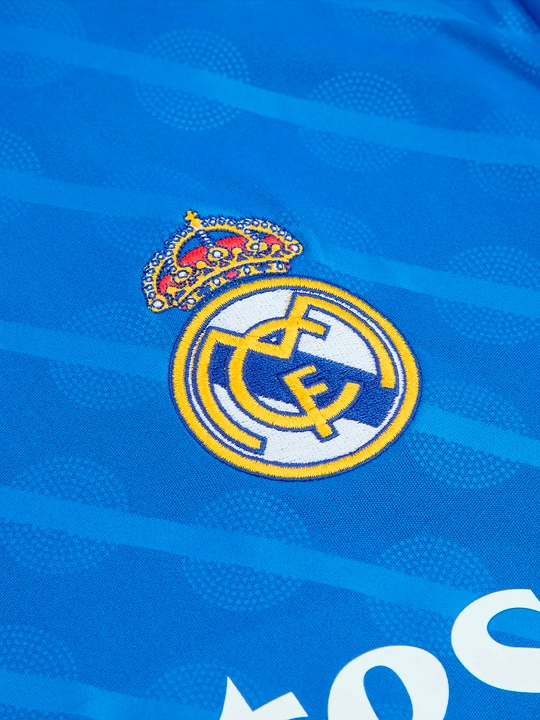 Real Madrid jamoasining 2025/26 mavsum futbol formalari ismingiz bilan
