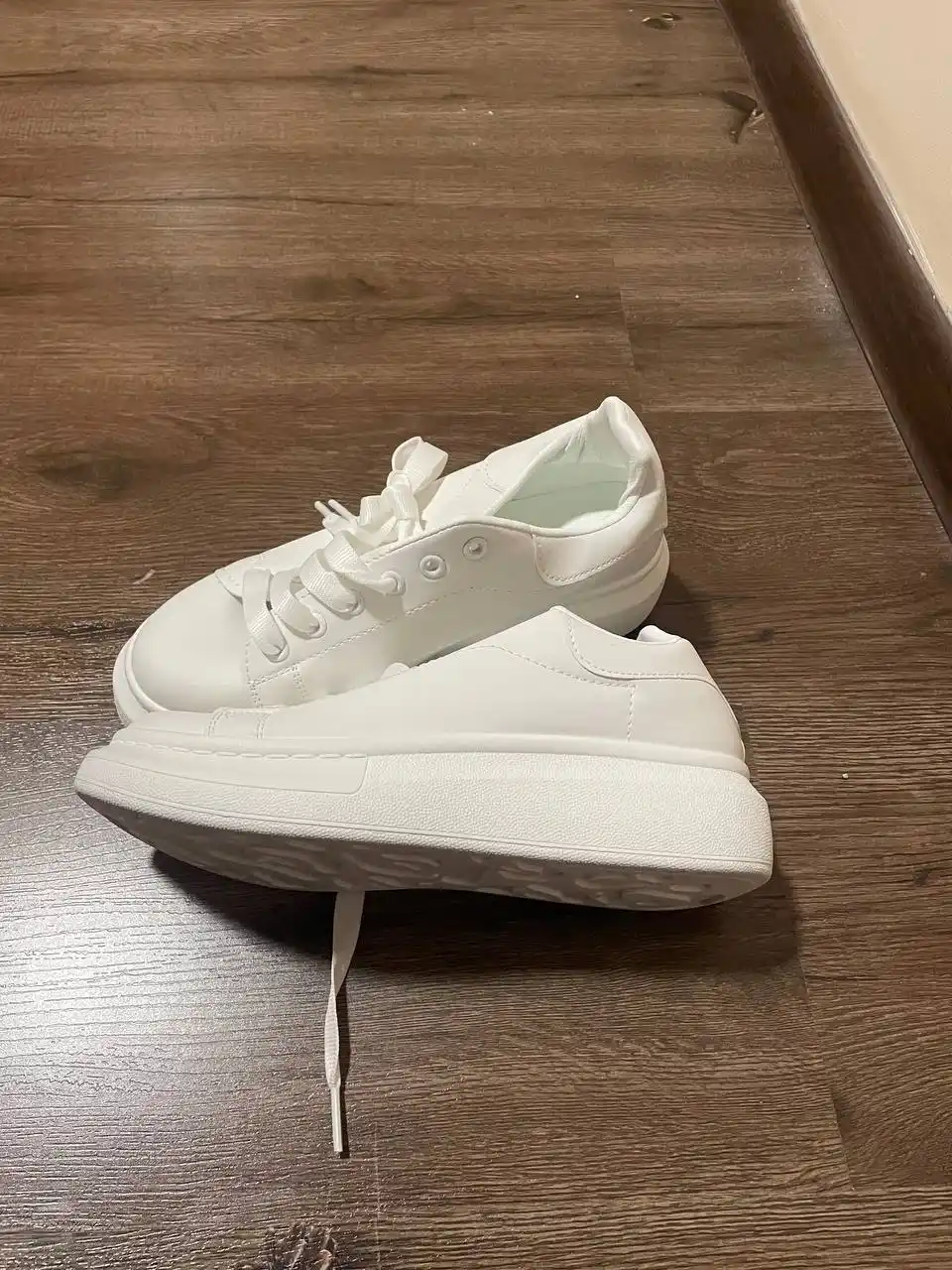 Ayollar krossovkalari, McQueen