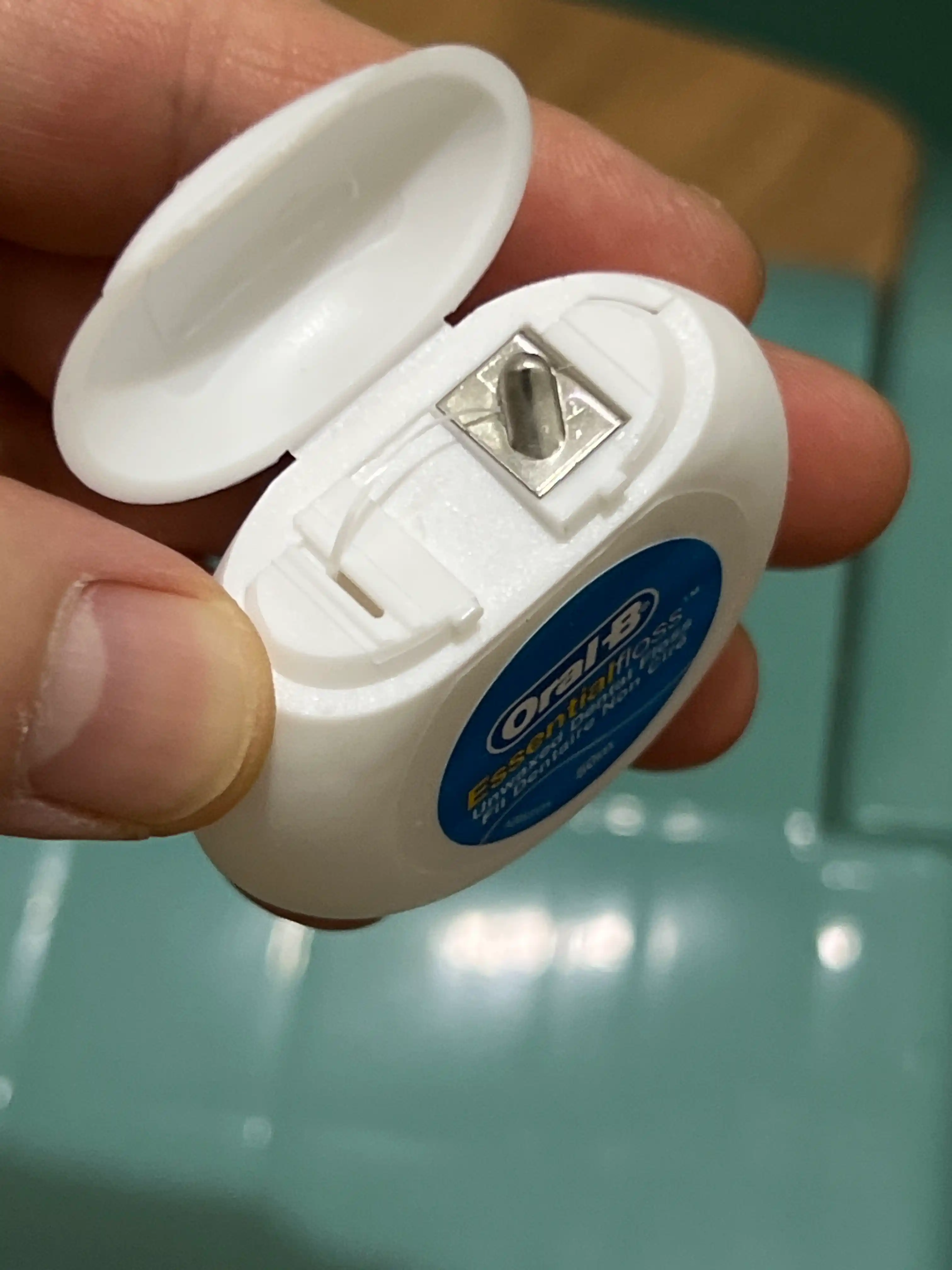 Oral-B Essential Floss tish ipi, 50 m, yalpiz hidli