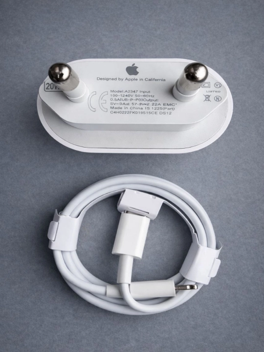 Зарядное устройство 20W + кабель Type-C/Lightning — для iPhone, iPad