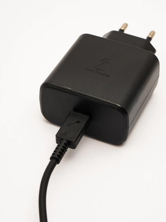 Samsung 45W Super Fast Charger — быстрое зарядное устройство с кабелем USB-C