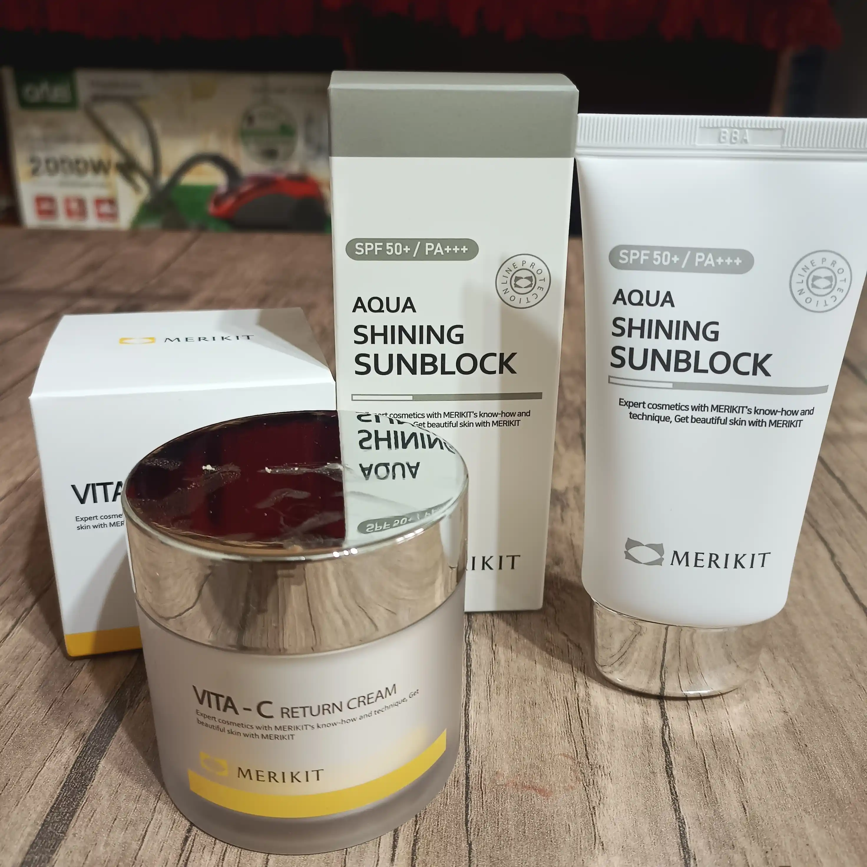 Merikit Aqua Shining Sunblock SPF 50+ / PA+++ — солнцезащитный крем с увлажняющим эффектом